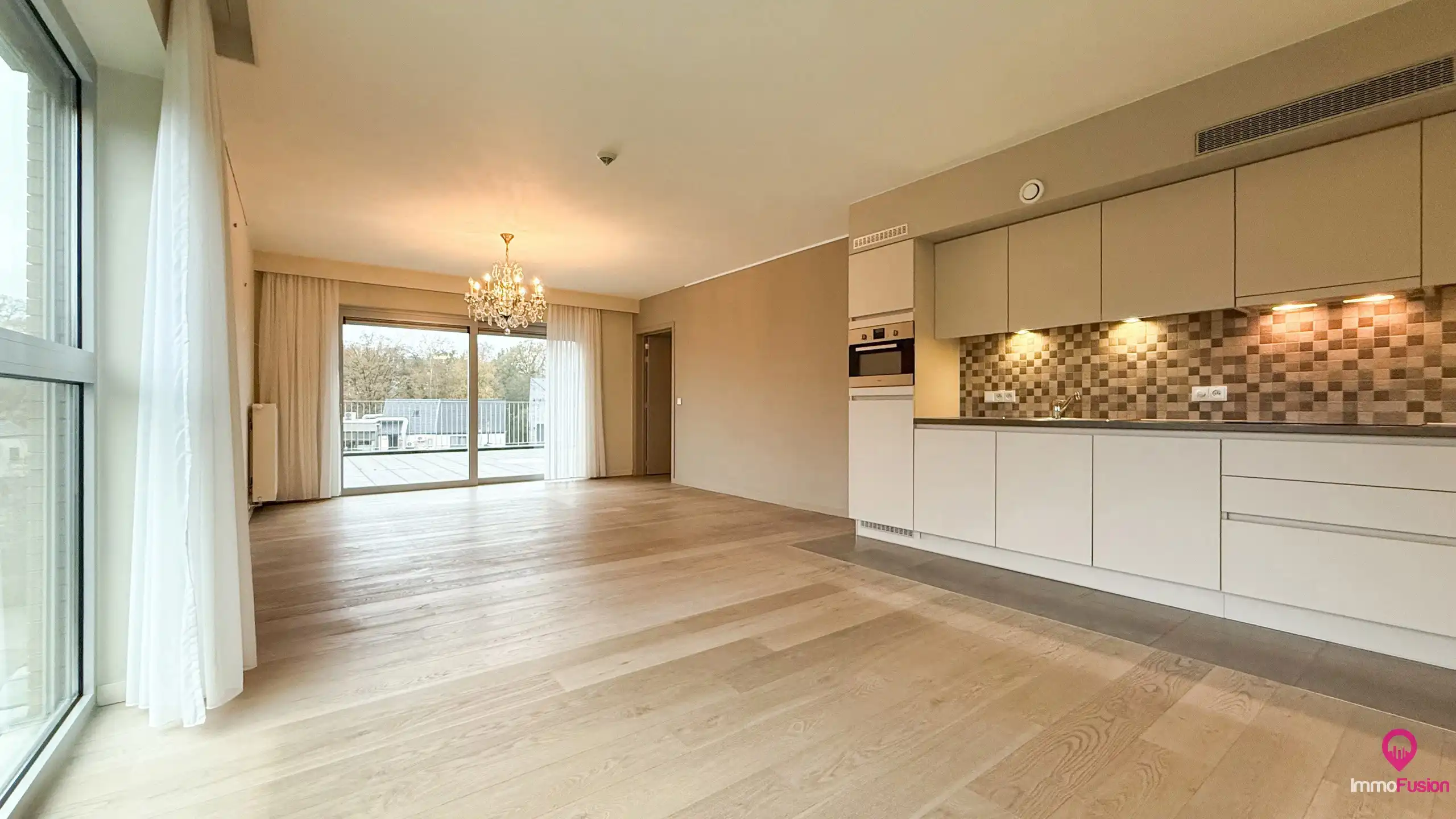 Stijlvol serviceflat met comfort, rust en zekerheid! foto {{pictureIndex}}