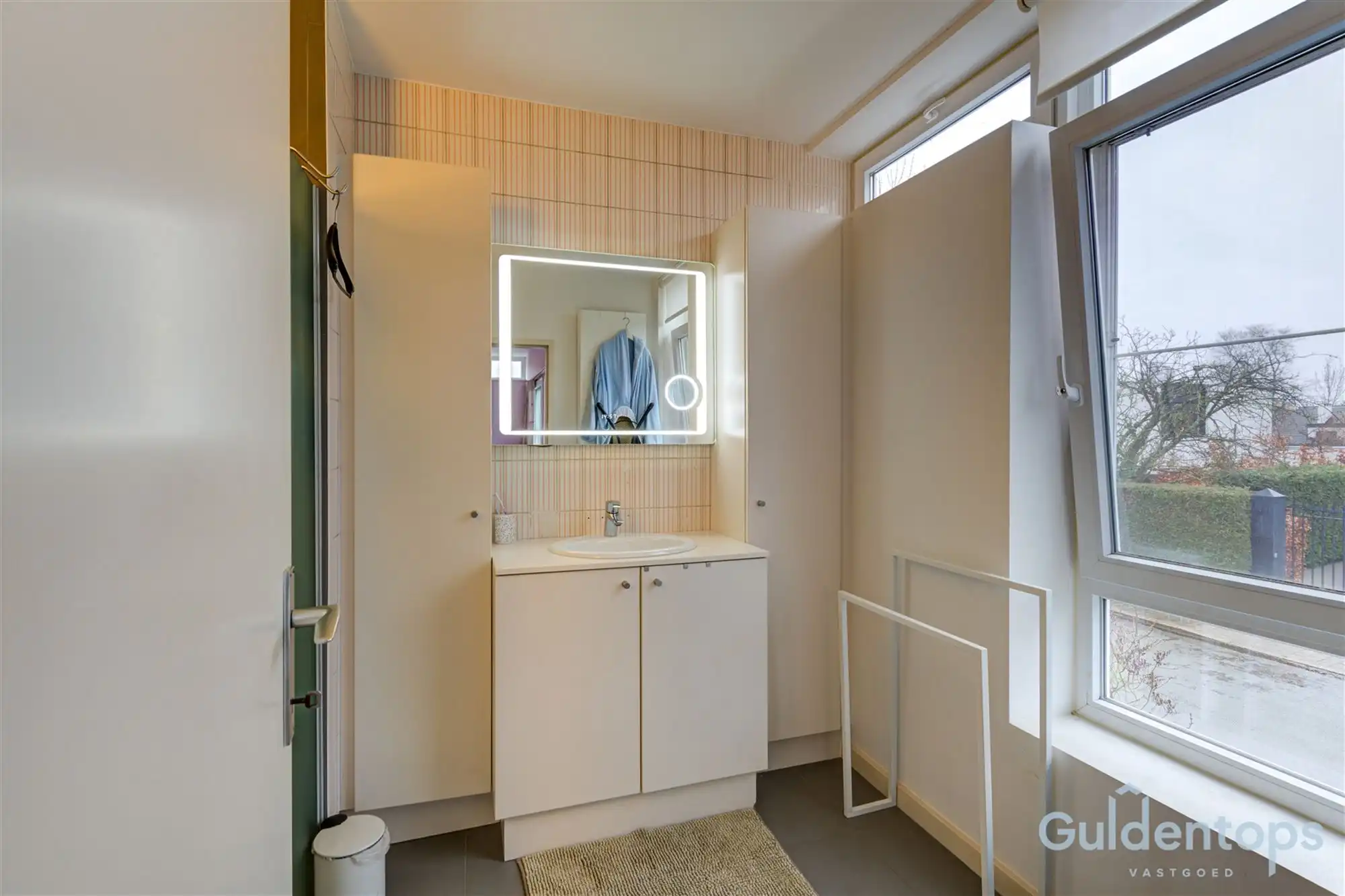 Knappe villa op exceptioneel perceel in gegeerde wijk foto 15