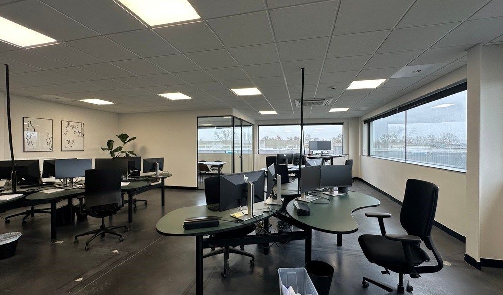 Instapklare kantoren te huur met terras vlakbij afrit R4 in Evergem foto 9