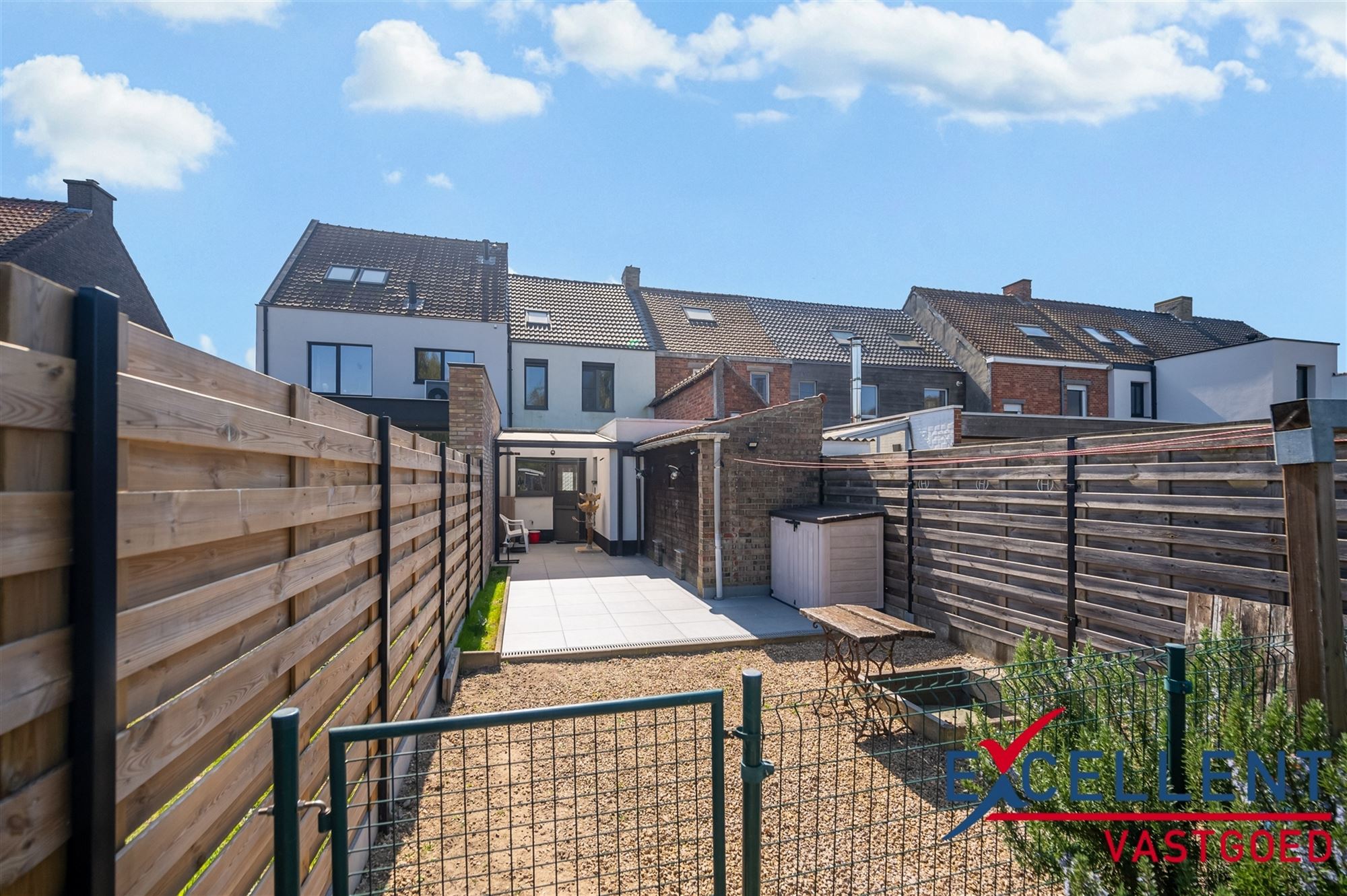 Instapklare en gerenoveerde woning centrum Deinze te koop foto 9