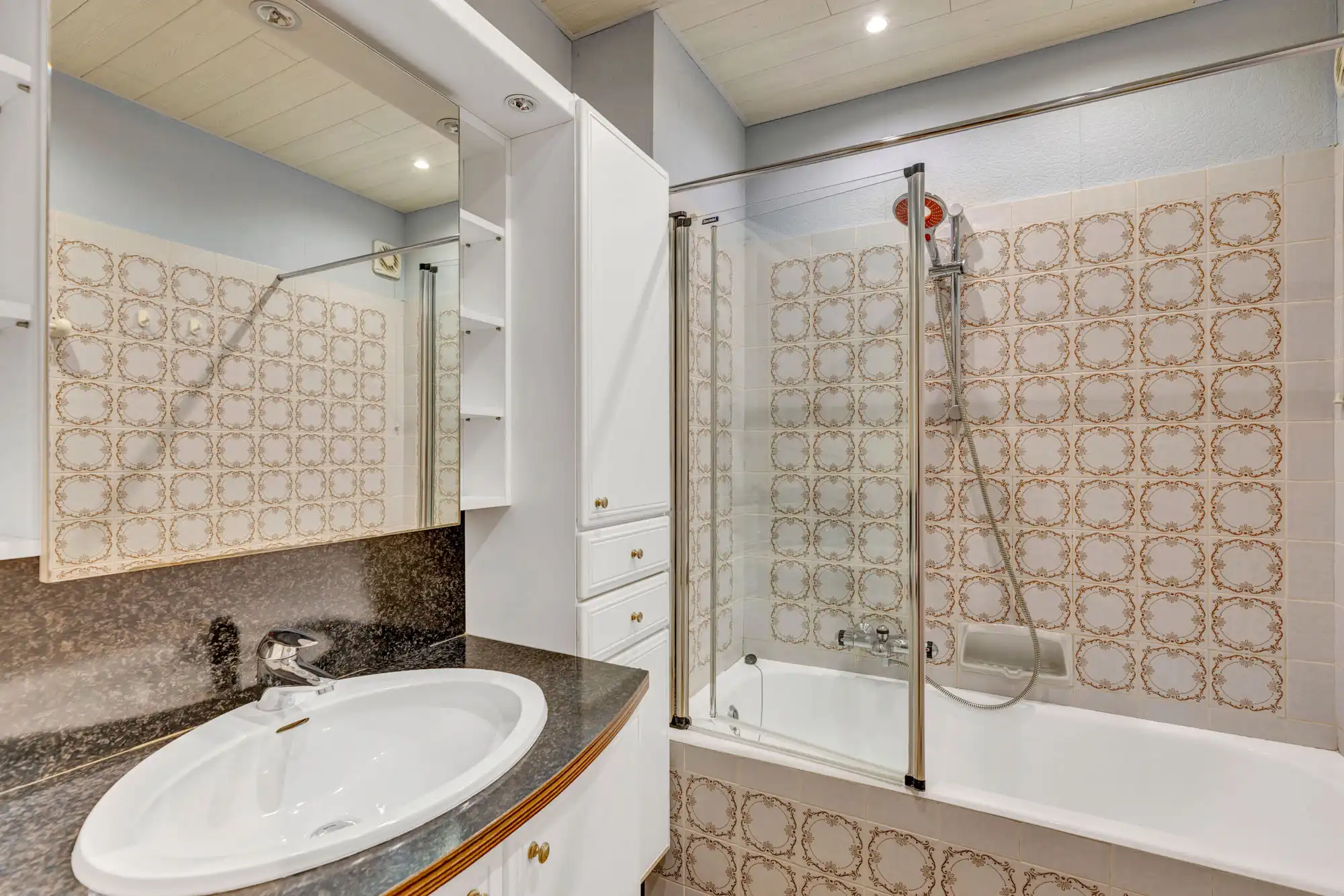 Ruim appartement aan het treinstation te Denderleeuw foto 15