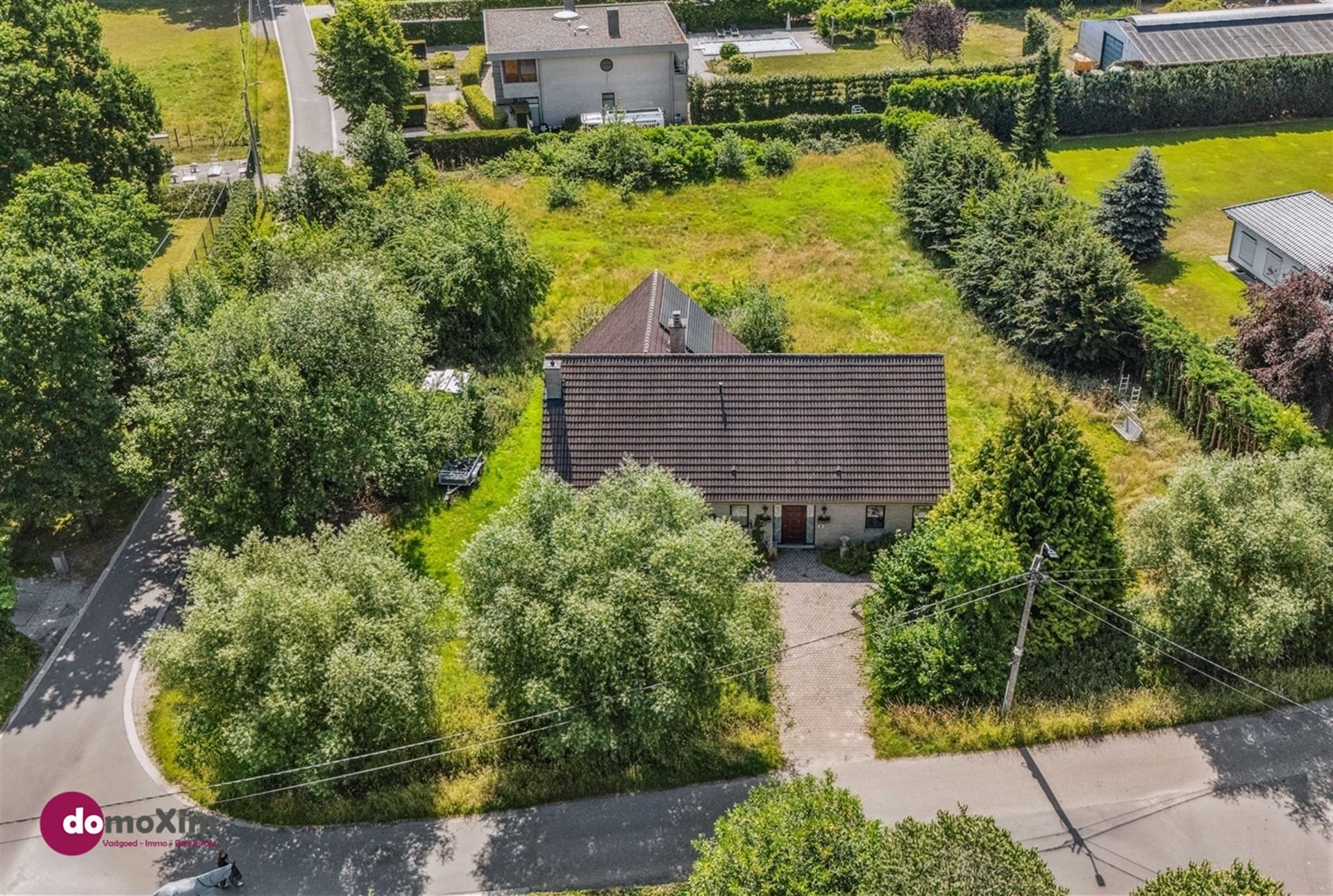 Op te frissen villa met 341 m2 bewoonbare oppervlakte ! foto 2