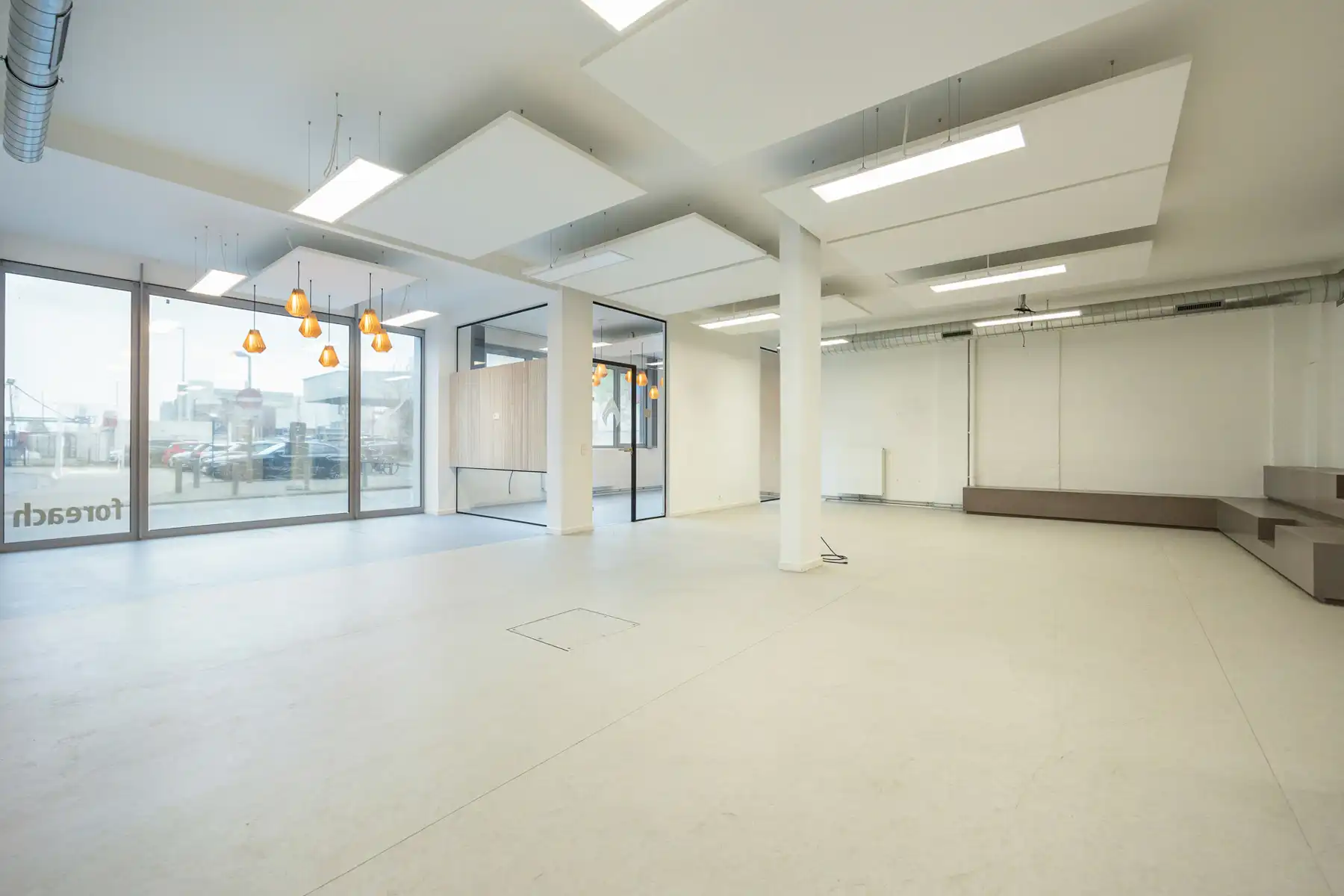 Instapklaar kantoorgebouw te koop in Merksem foto 33