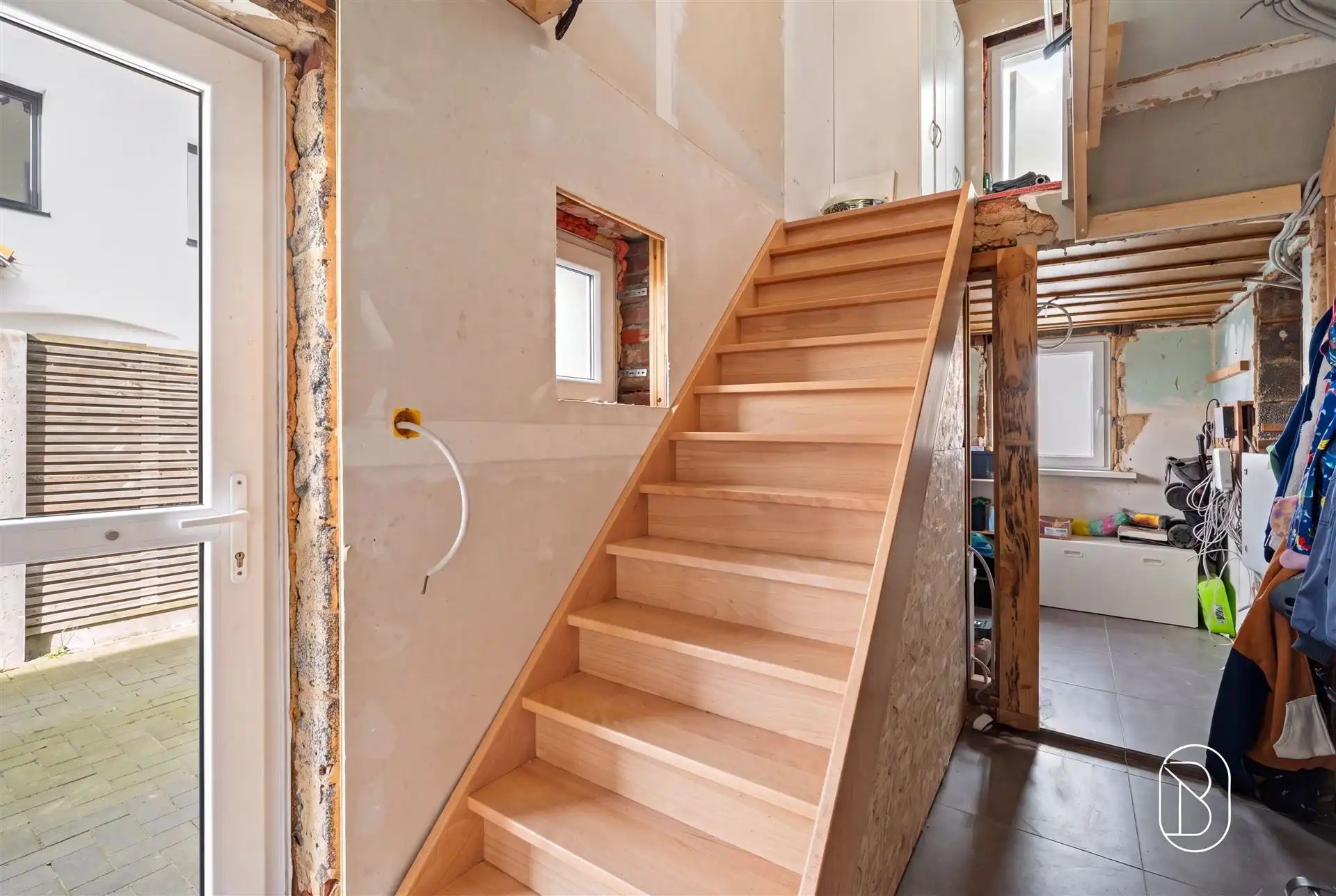 Halfopen woning met garage en tuin in Harelbeke foto 12