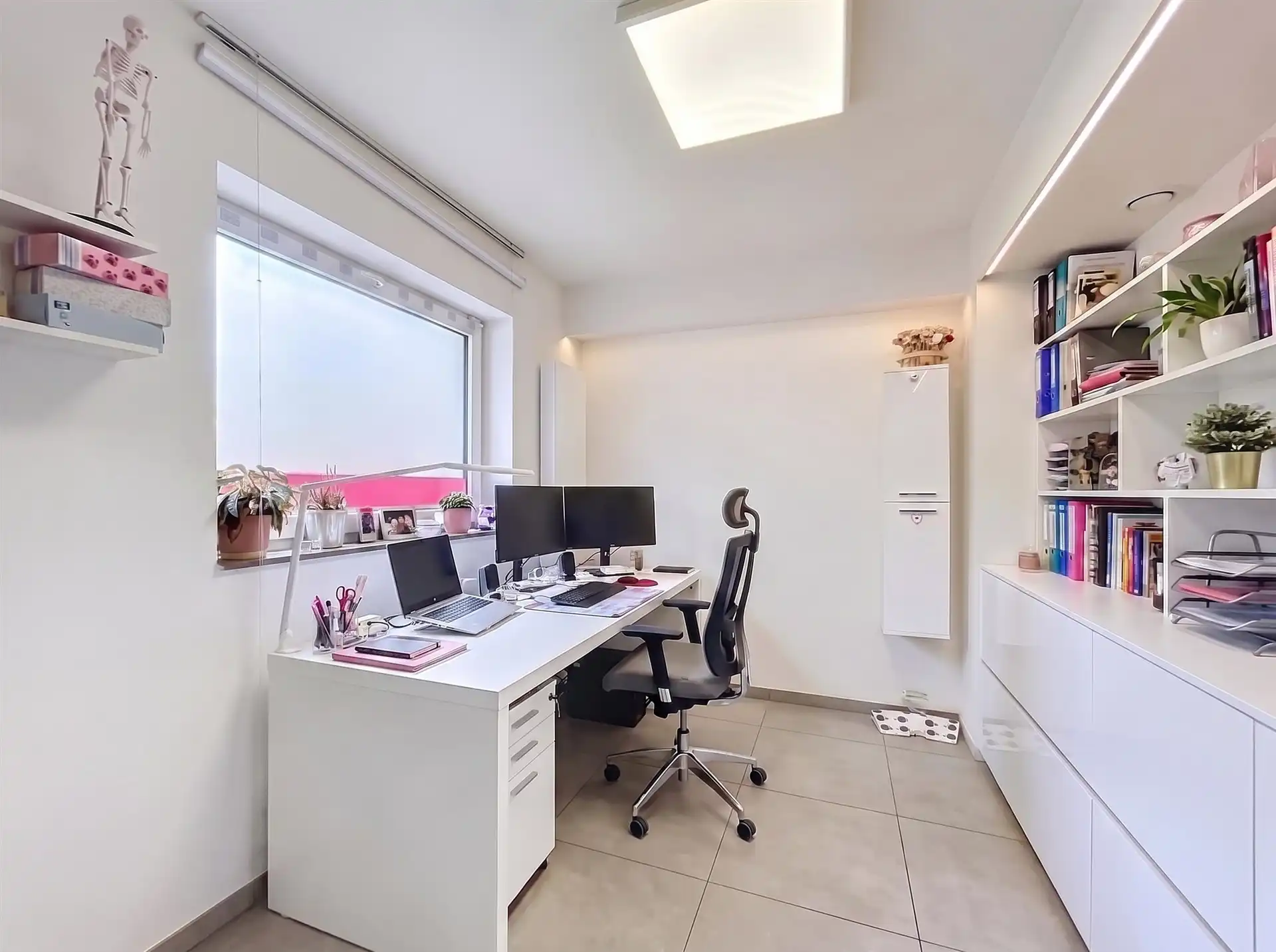 Moderne BEN gezinswoning met 4 slaapkamers, garage en poolhouse op perceel van 347m² foto 7