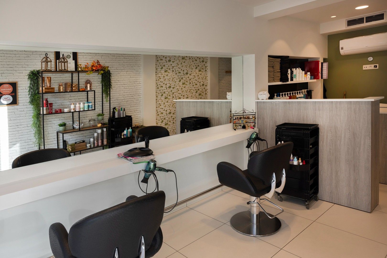 Ruime woning met 4 slpks, bureau en mogelijke praktijkruimte. foto 21