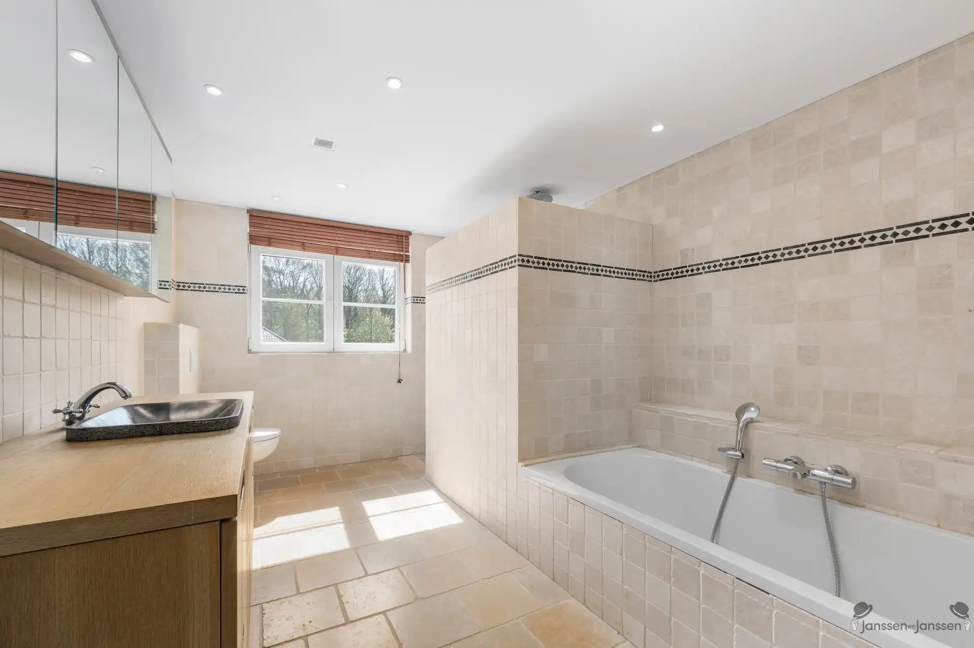 Instapklare halfopen bebouwing met EPC A op toplocatie in Schilde foto 12