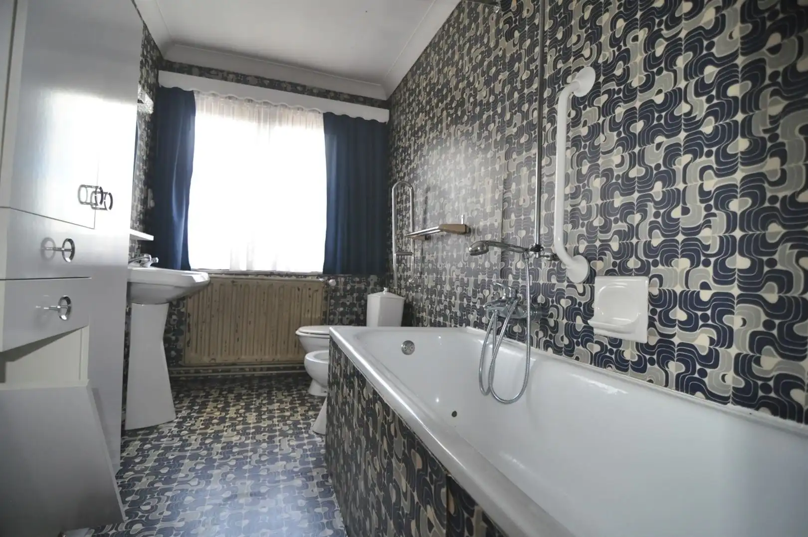 Ruime bel-etage met 2 slaapkamers, kinderkamer, garage en groot terras foto 20