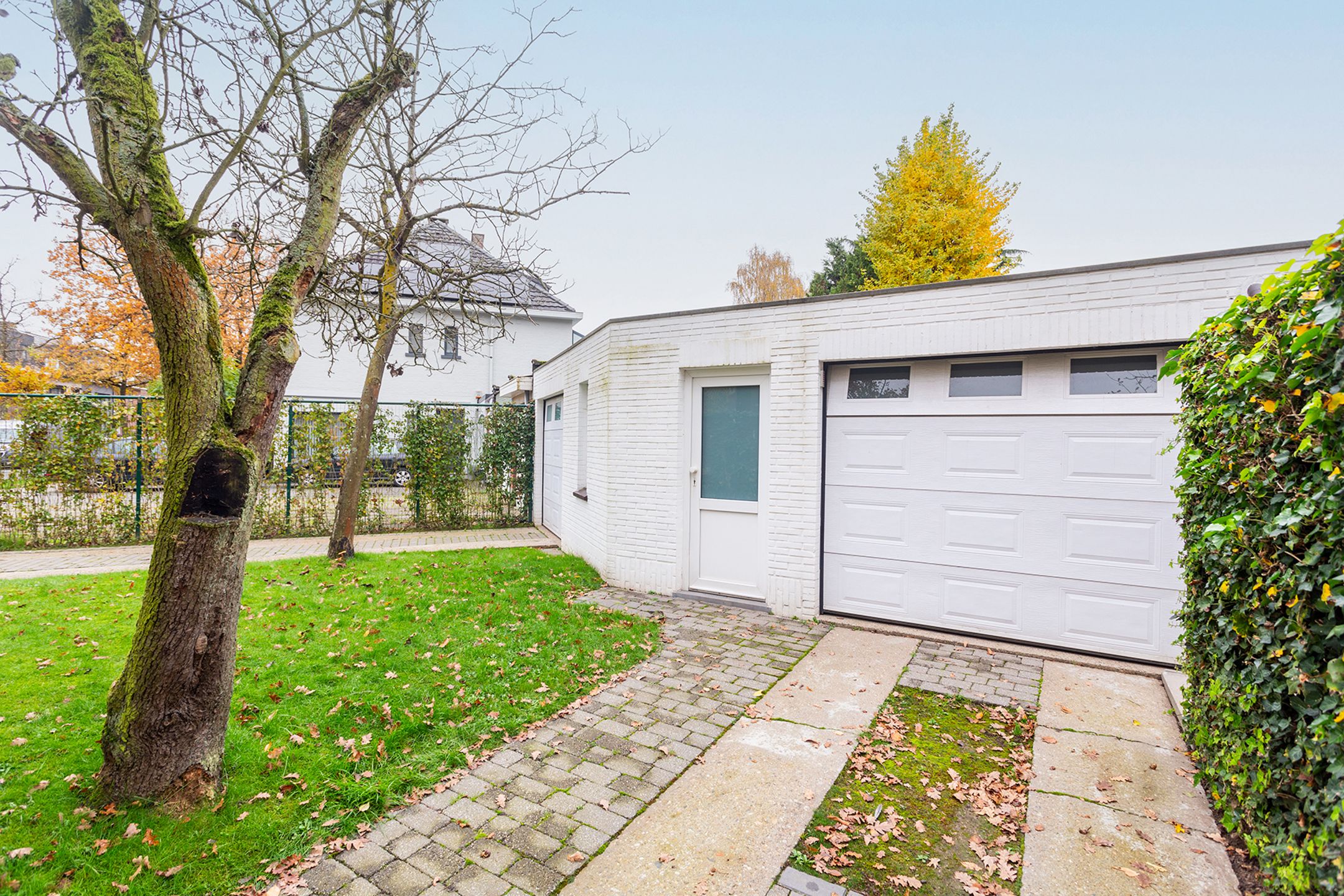 Opbrengsteigendom met 2 appartementen en 2 garageboxen foto 5