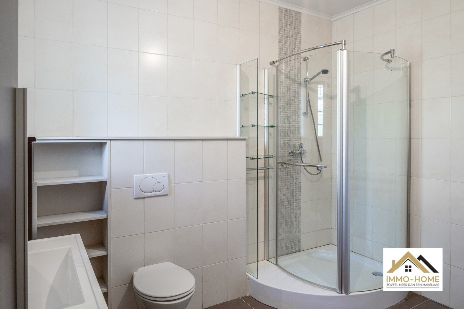 Eigendom( 2 appartementen) met loods en bijzonder veel potentieel foto 11