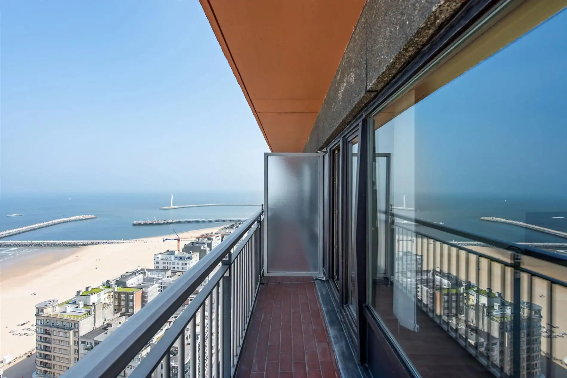 APP. 4 SLAAPKAMERS IN CENTRUM MET PANORAMISCH ZICHT OP ZEE EN STAD foto 5