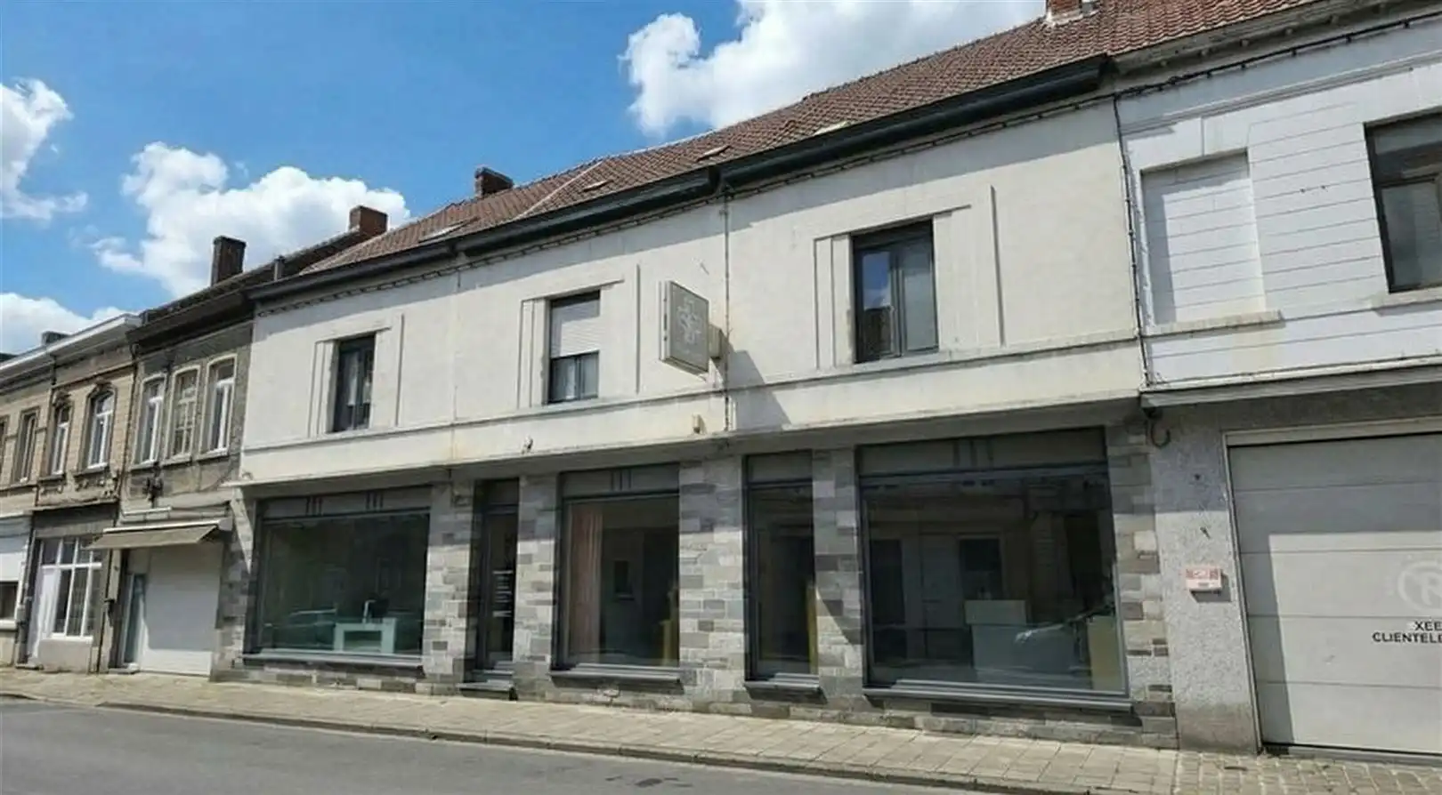 Hoofdfoto van de publicatie: Ruime karakterwoning met praktijkruimte