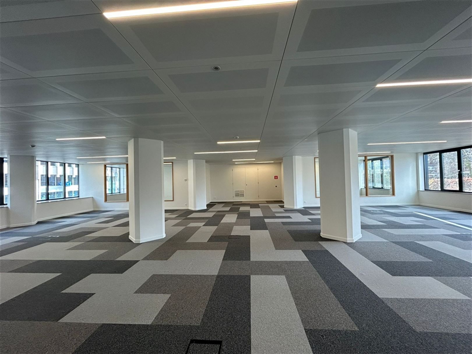 Volledig rerenoveerde kantoren te huur vanaf 150 m² foto 25