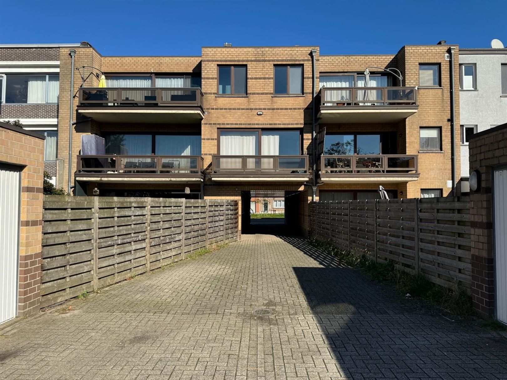 Investeringsopportuniteit: gebouw met 7 appartementen en 16 garages foto 6