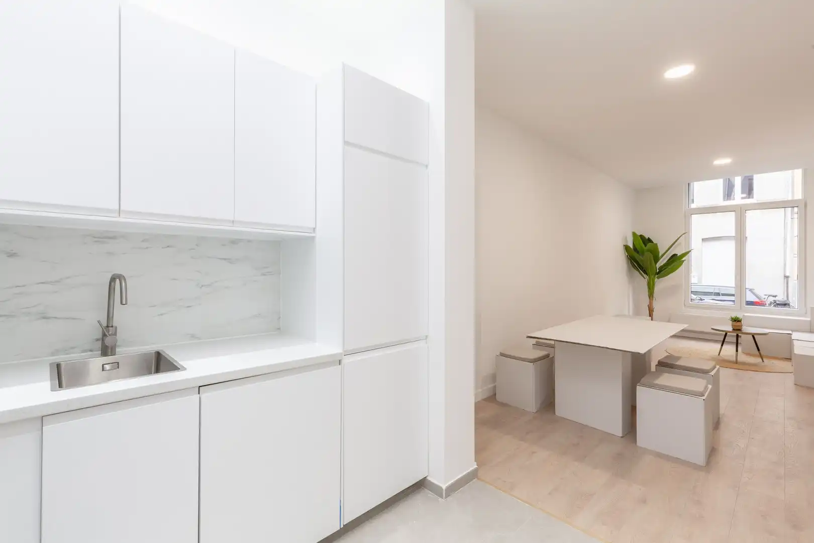 Grondig gerenoveerde woning met 3 slpks foto 2