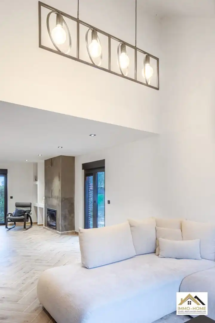 Gerenoveerde ruime open bebouwing op landelijke ligging foto 2