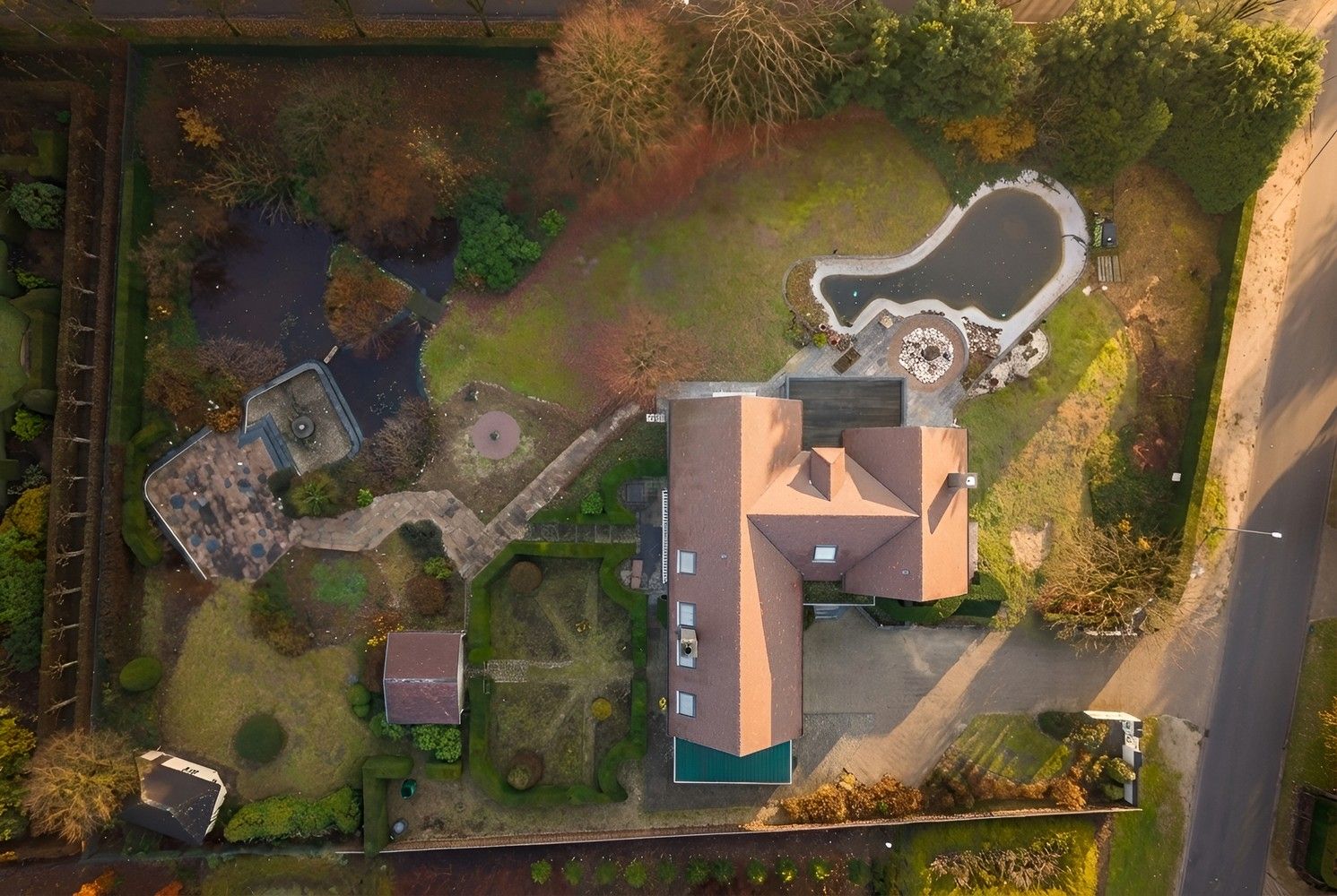 Riante villa op ruim perceel van ca. 3.928m2 foto 2