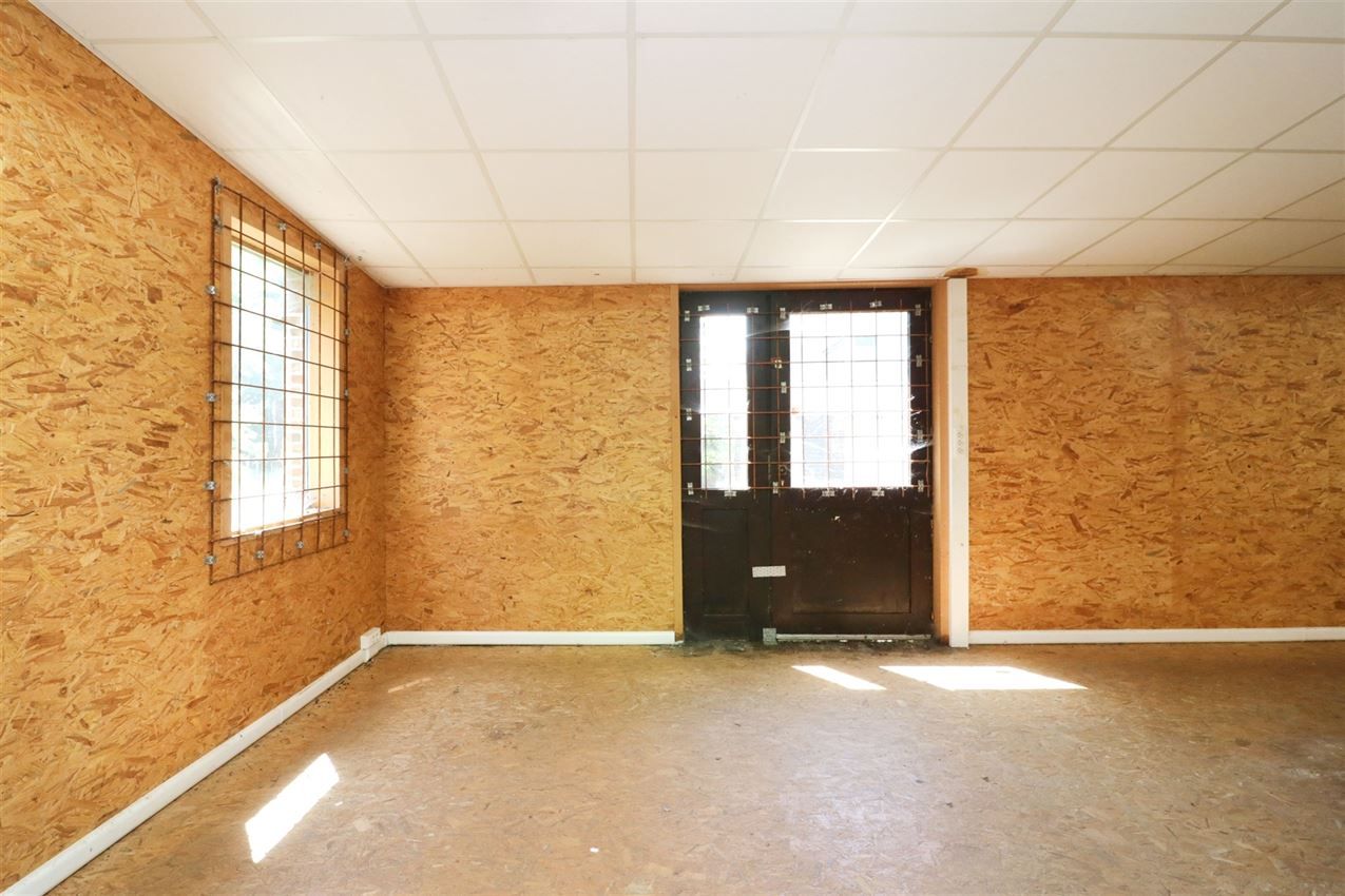 handelszaak met magazijn op zeer zichtbare locatie foto 25