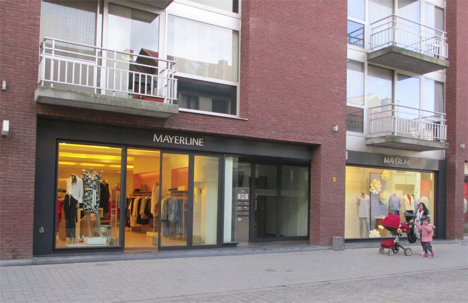 MODERN GELIJKVLOERS (KANTOOR OF WINKEL) CENTRUM foto {{pictureIndex}}