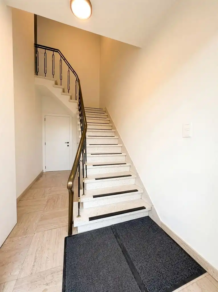 Luxe appartement voorzien van 4 slaapkamers, ruim terras, afgesloten garagebox en 2 autostaanplaatsen gelegen nabij het centrum van Maaseik. foto 18