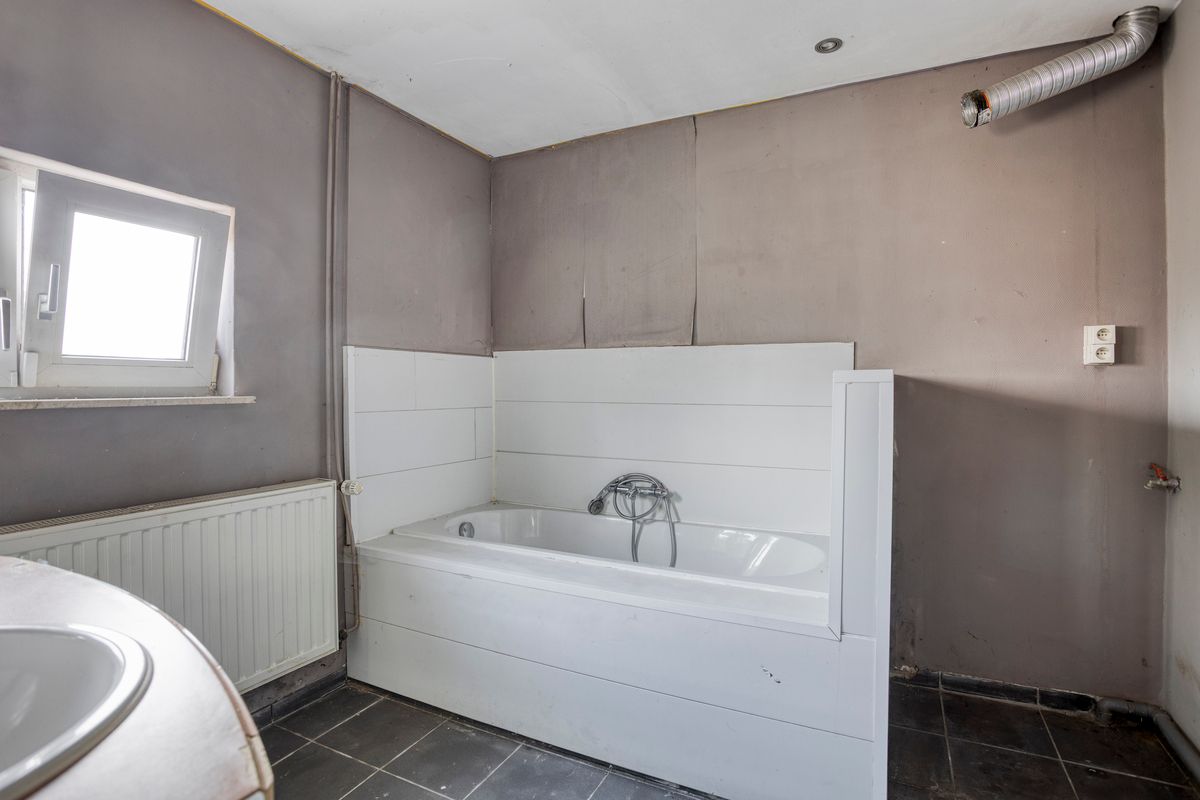 Te renoveren hoevewoning in landelijke omgeving foto 10