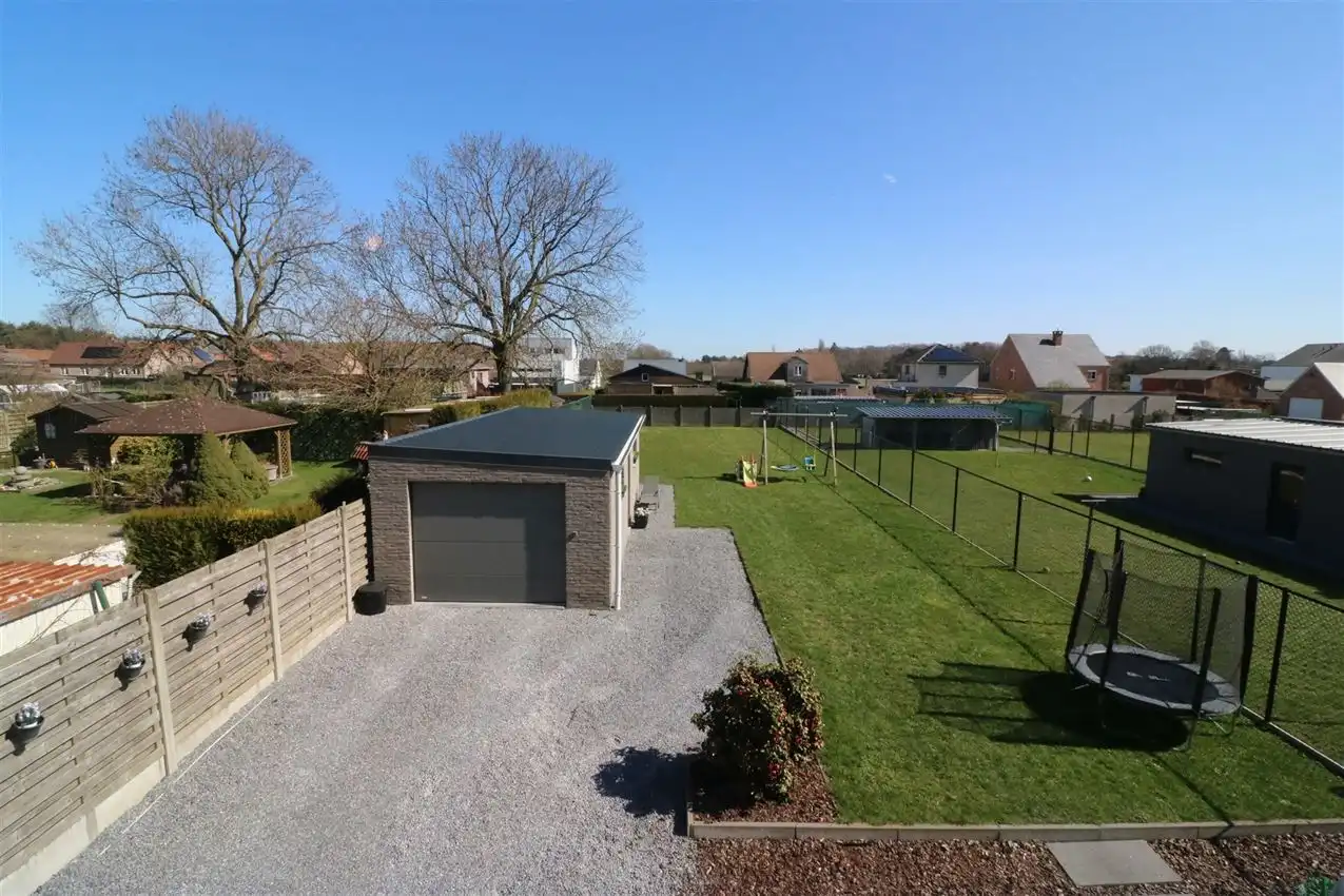 E28 | 2016/ Zonnepanelen | 3 slaapkamers | Grote tuin | Aparte garage | Nabij E314 en groen foto 7
