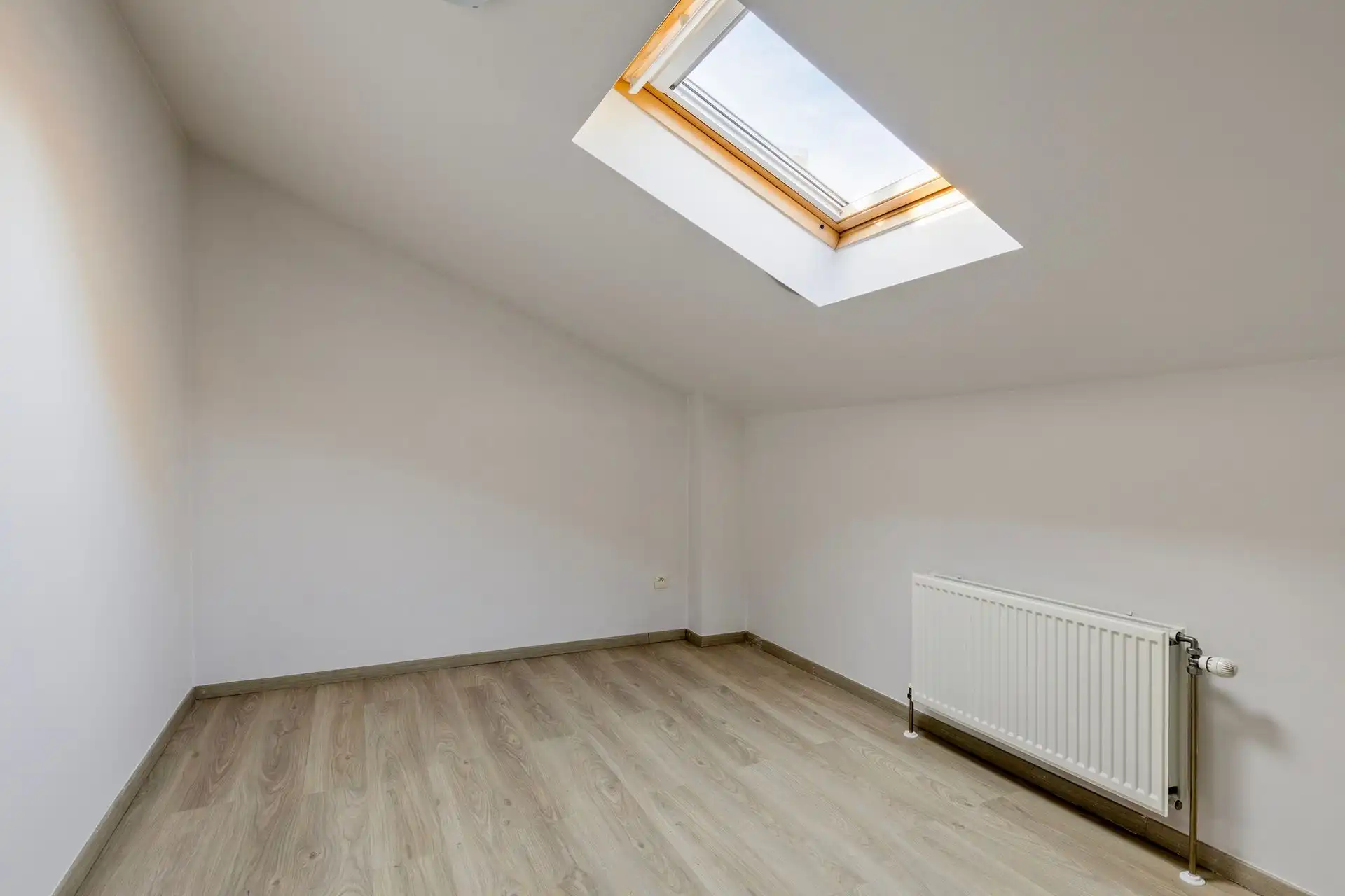 Nieuwbouw van 2012 in rustige straat foto 15