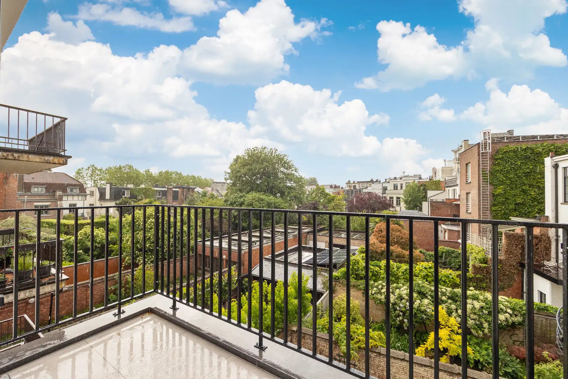 Ruim kwalitatief gerenoveerd 2 slpkappartement met ZW-terras foto 11