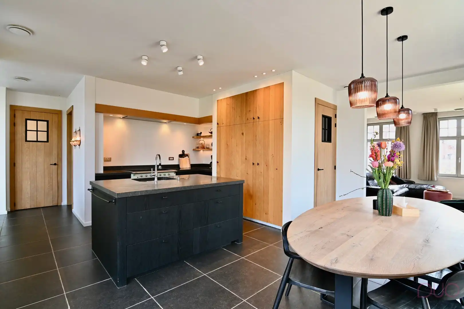 Knappe, exclusieve halfopen bebouwing met uitbreidingsmogelijkheden dankzij naastliggende bouwgrond foto 10