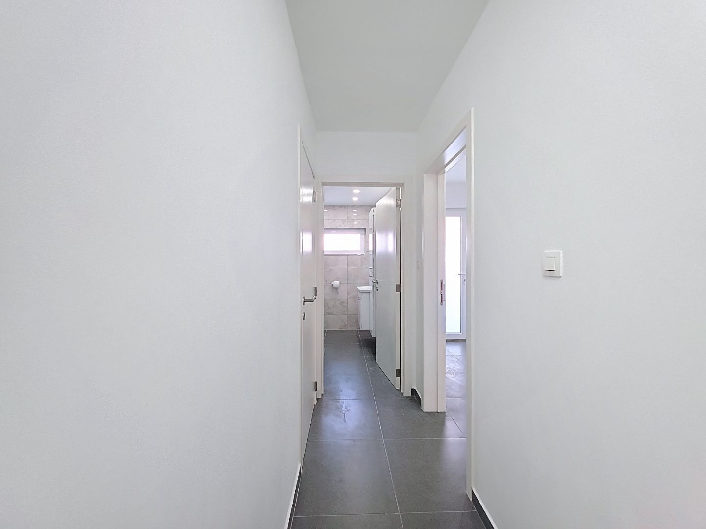 Modern en instapklaar appartement met 2 slaapkamers te Nieuwpoort-Stad foto 4