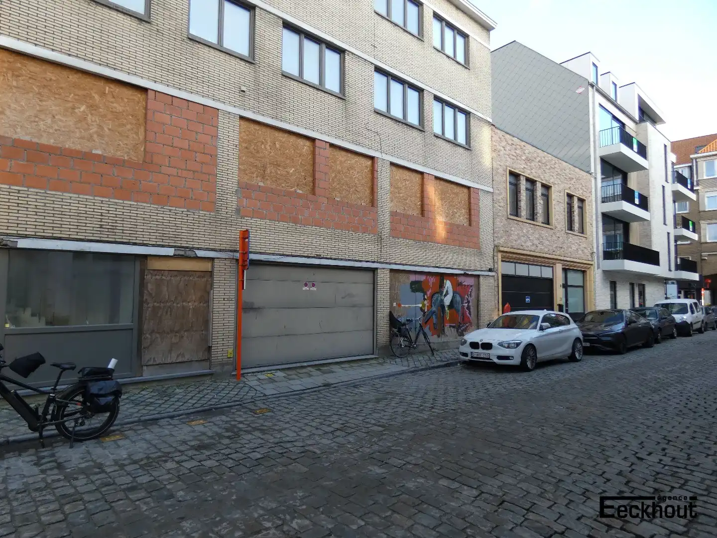 Ruime afgesloten parkeergarage foto 4