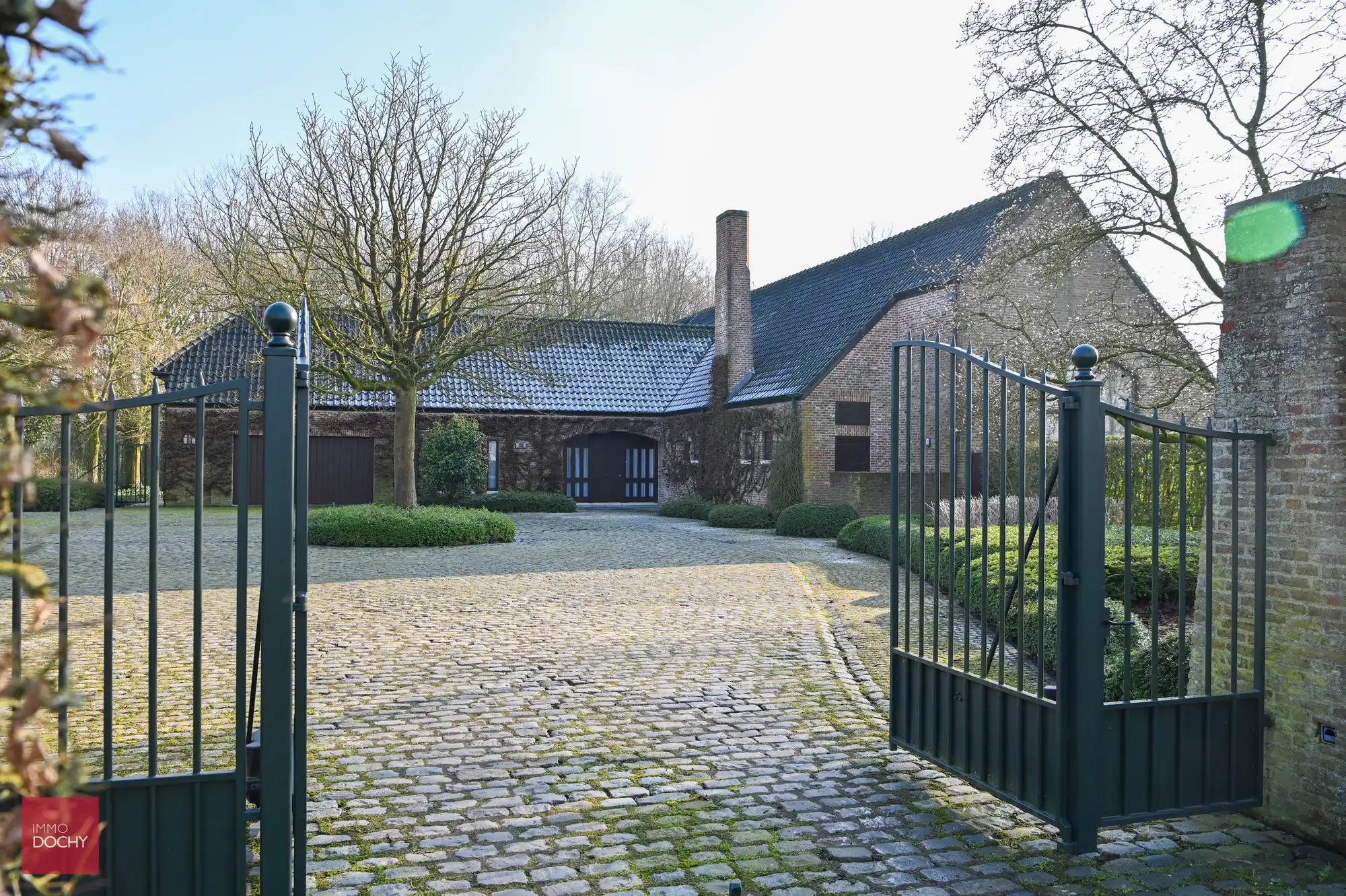 Ruim landhuis in prachtig domein van ca. 2ha foto 3