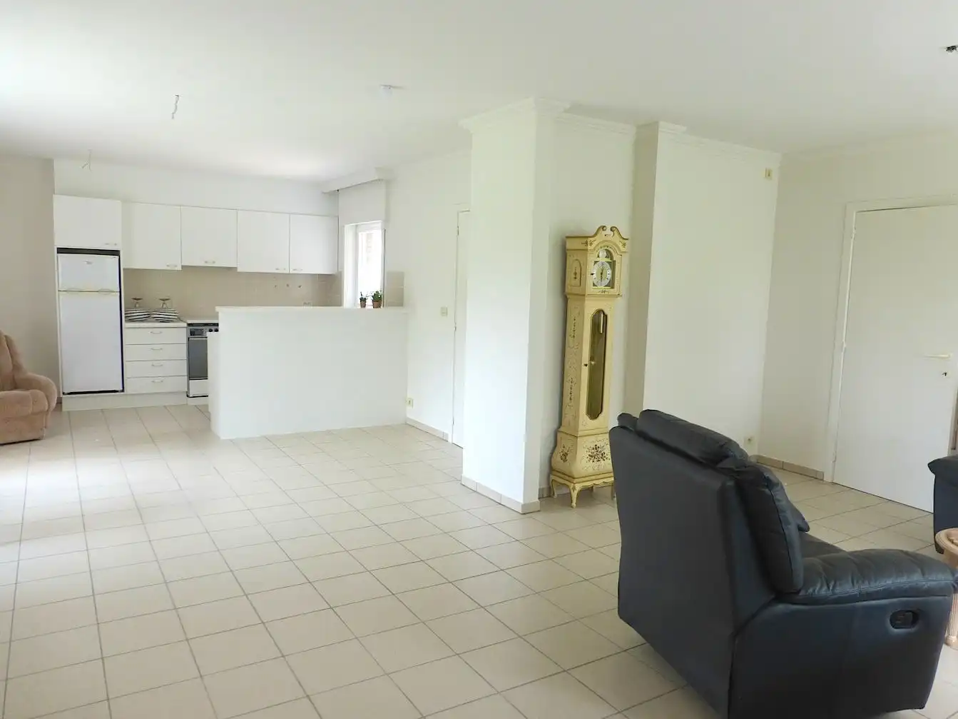 Ruim appartement met 2 slaapkamers en garage! foto 3