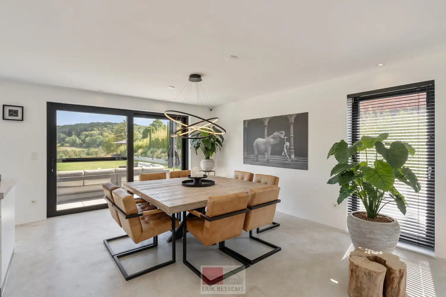 Op een royaal perceel van circa 910 m² ligt deze moderne en energiezuinige woning van circa 177 m² bewoonbare oppervlakte, met een weids panorama over het Limburgse Heuvelland. foto 12