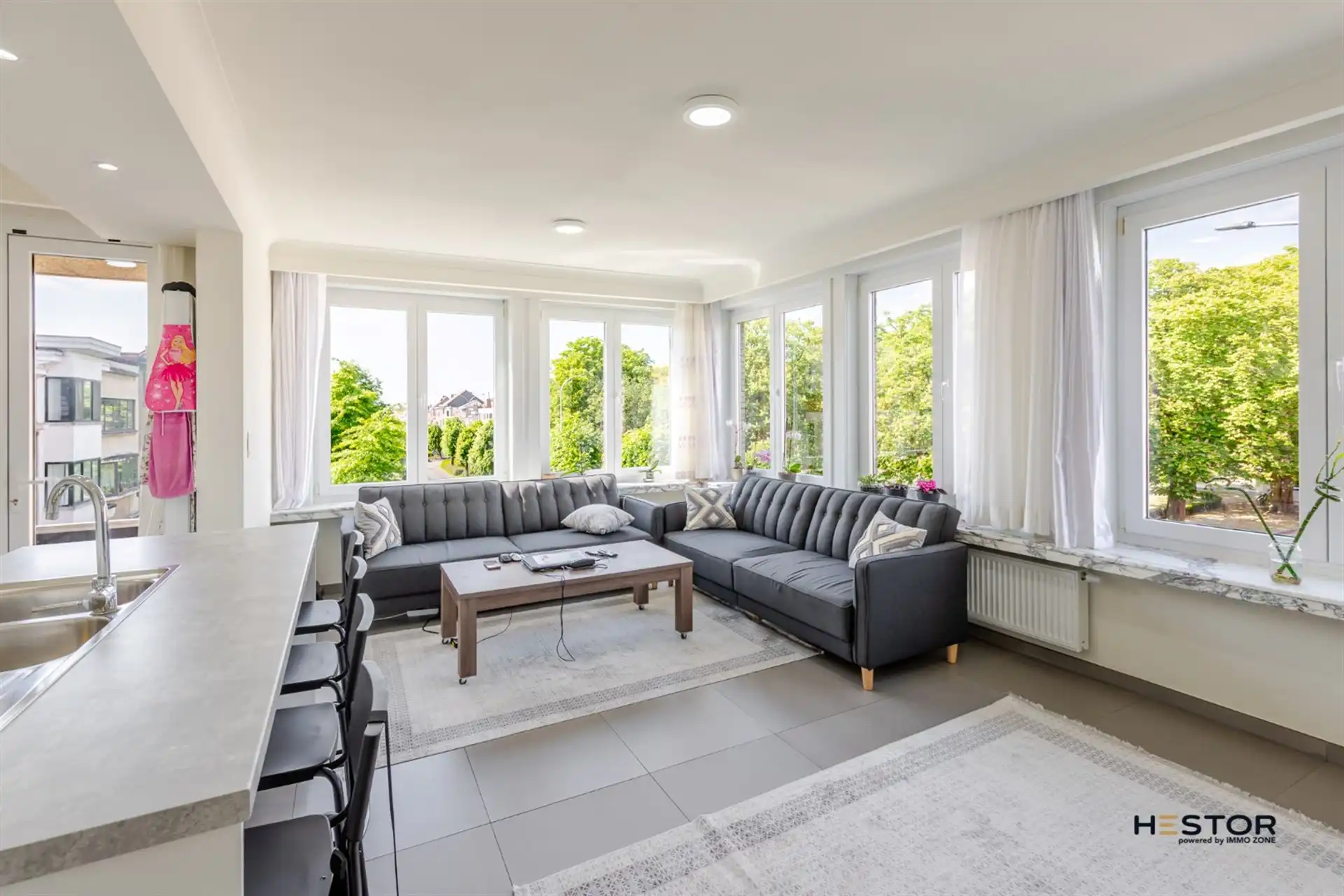 Opbrengsteigendom bestaande uit 6 appartementen en 6 garages foto 2