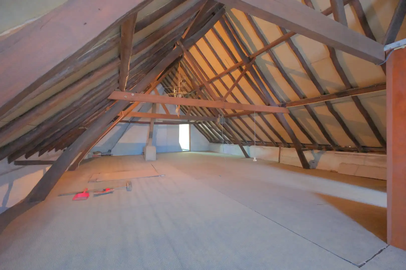 Kortemark - Rustig gelegen woning met 2 loodsen! foto 16