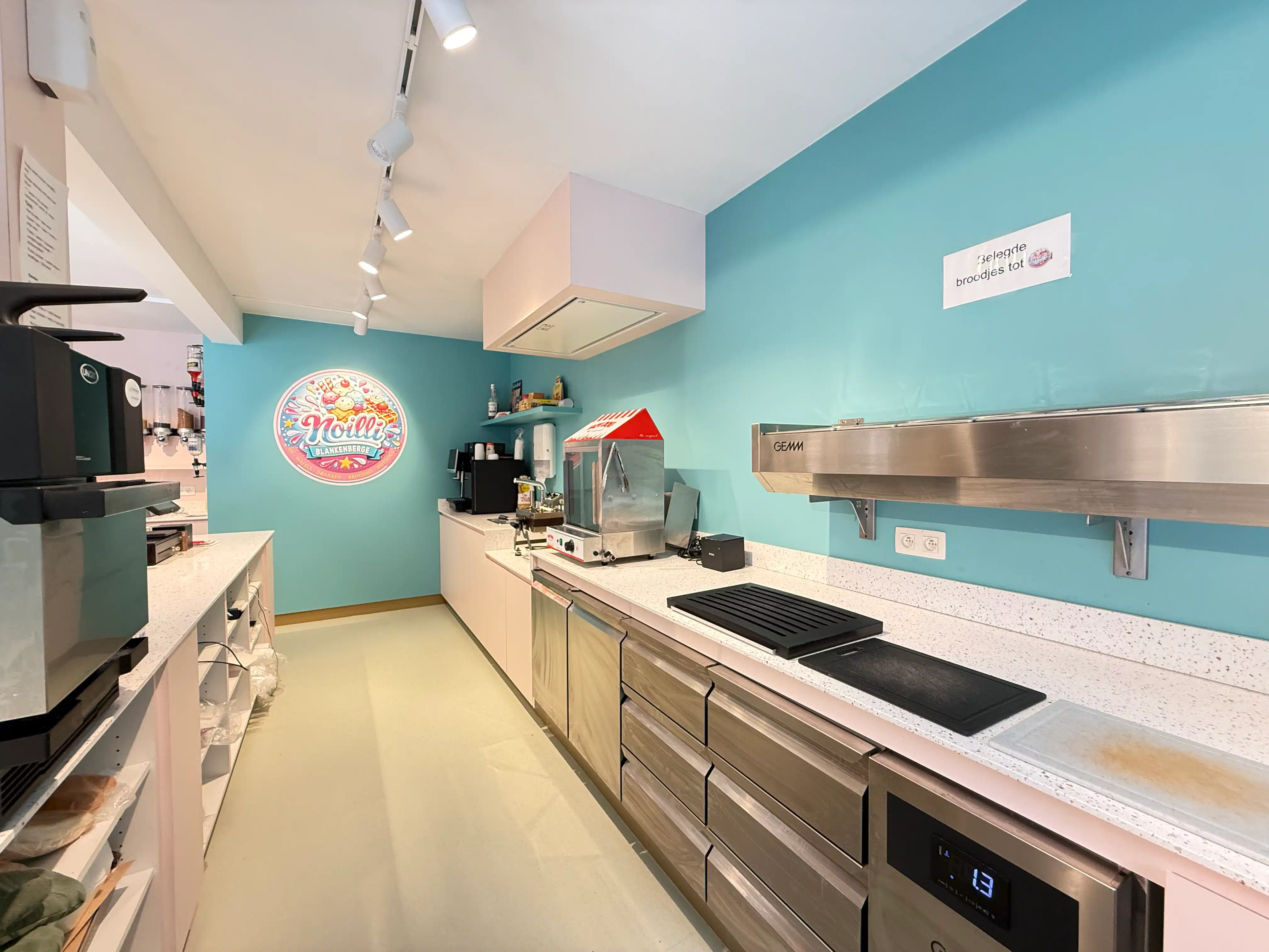 Absolute toplocatie IJssalon-broodjesaak foto 3