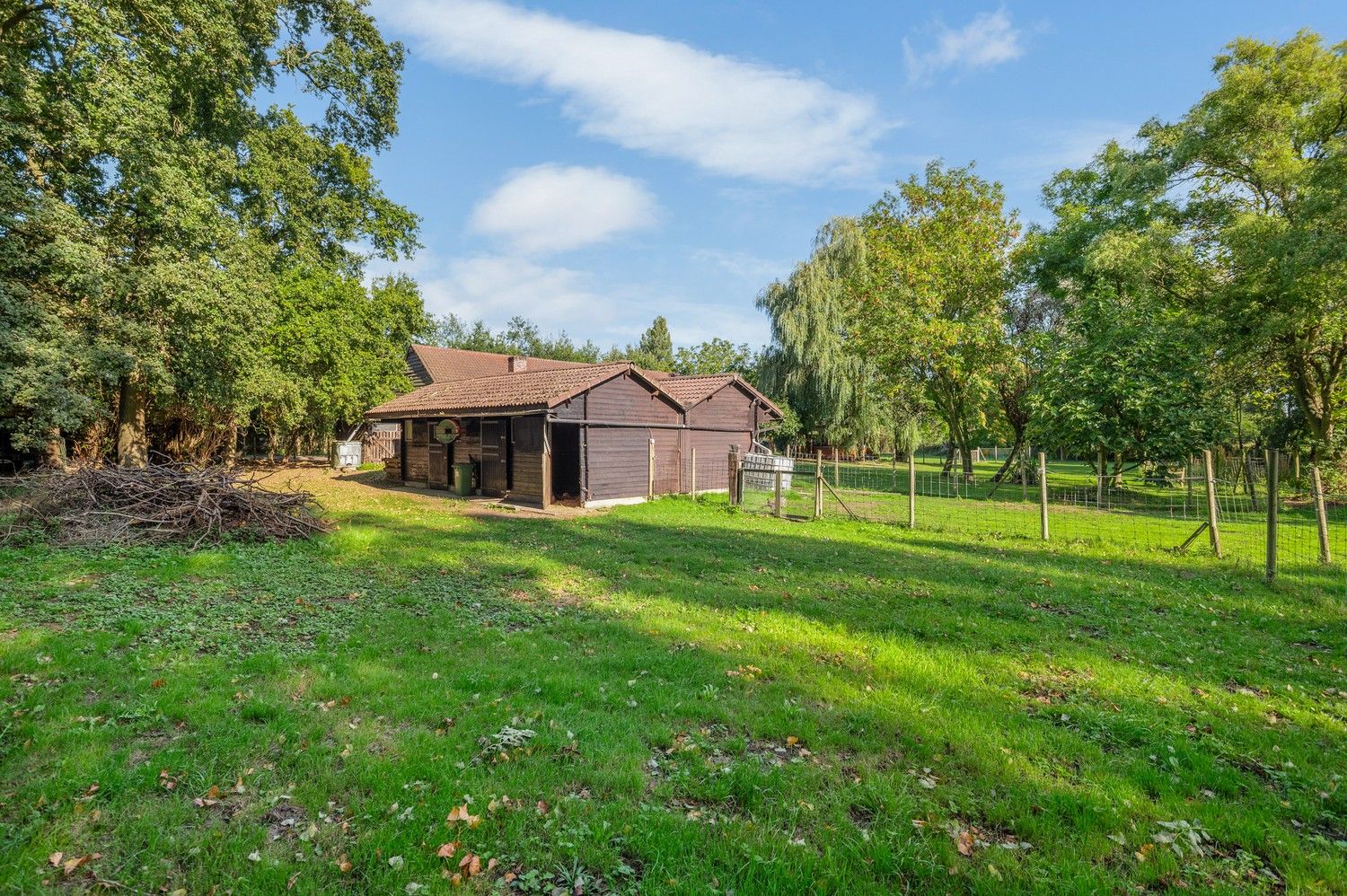 Charmante hoeve in een oase van groen foto 28