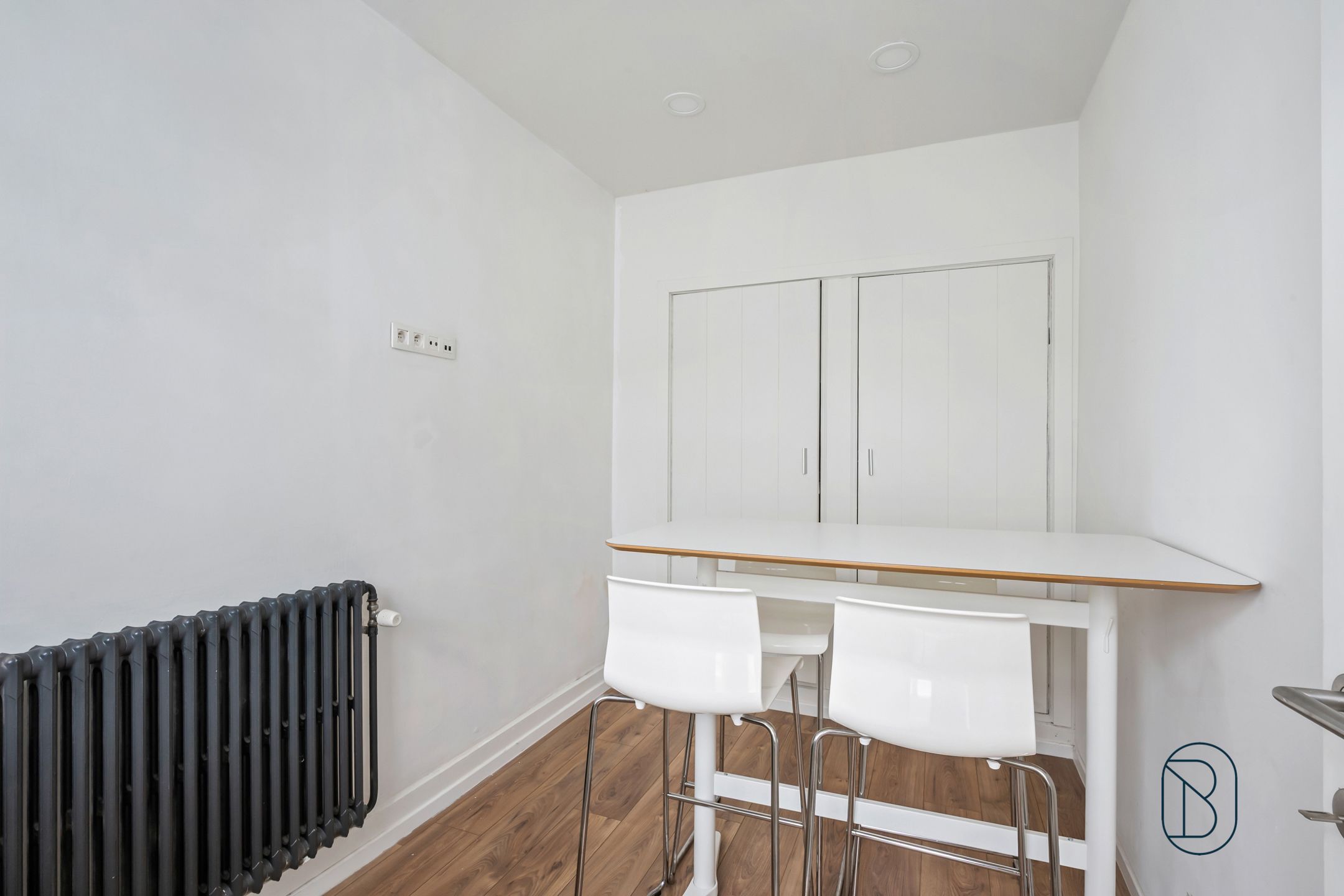 Handelspand met kantoren op topligging in centrum Kortrijk foto 12