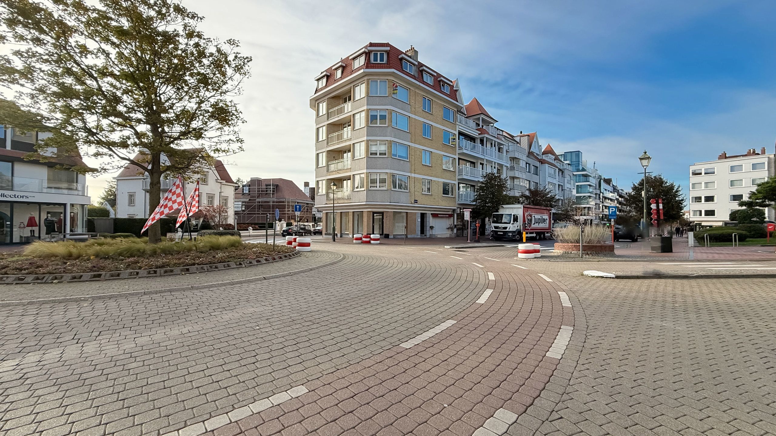 Uitzonderlijk handelspand op toplocatie – Driehoeksplein foto 2
