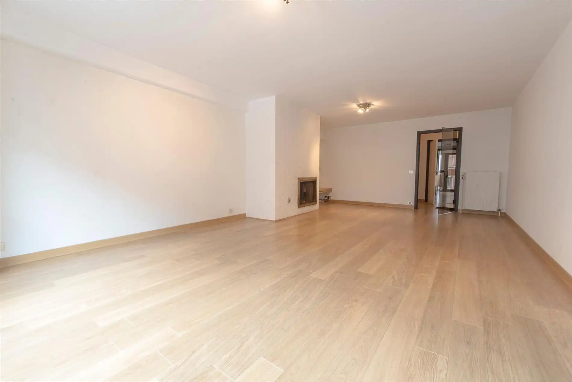 Ruim appartement  gelegen op de Kustlaan tussen het Lichttorenplein en het Driehoeksplein. foto 3