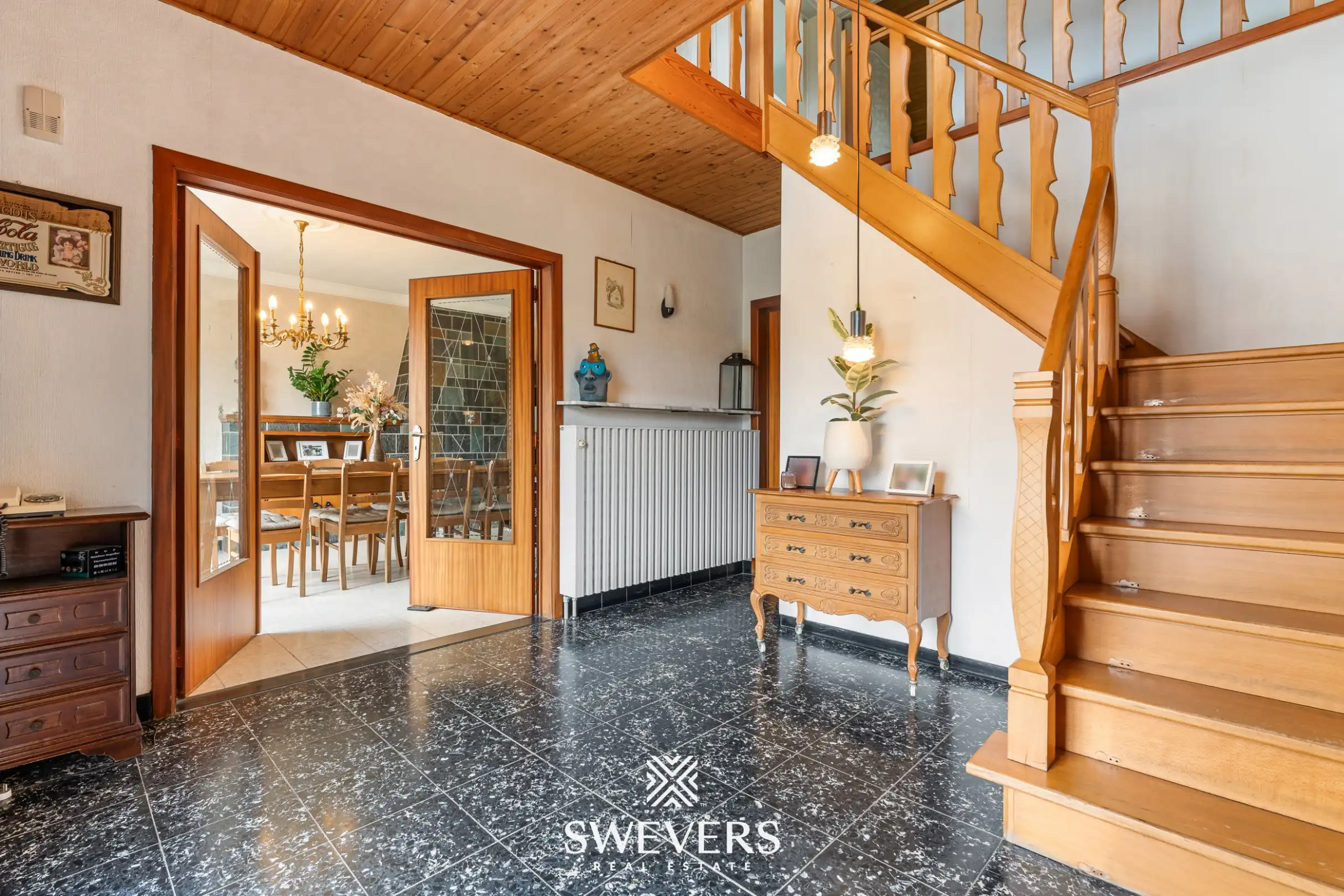 Uitstekend gelegen woning met 4 slaapkamers en mooie tuin foto 2