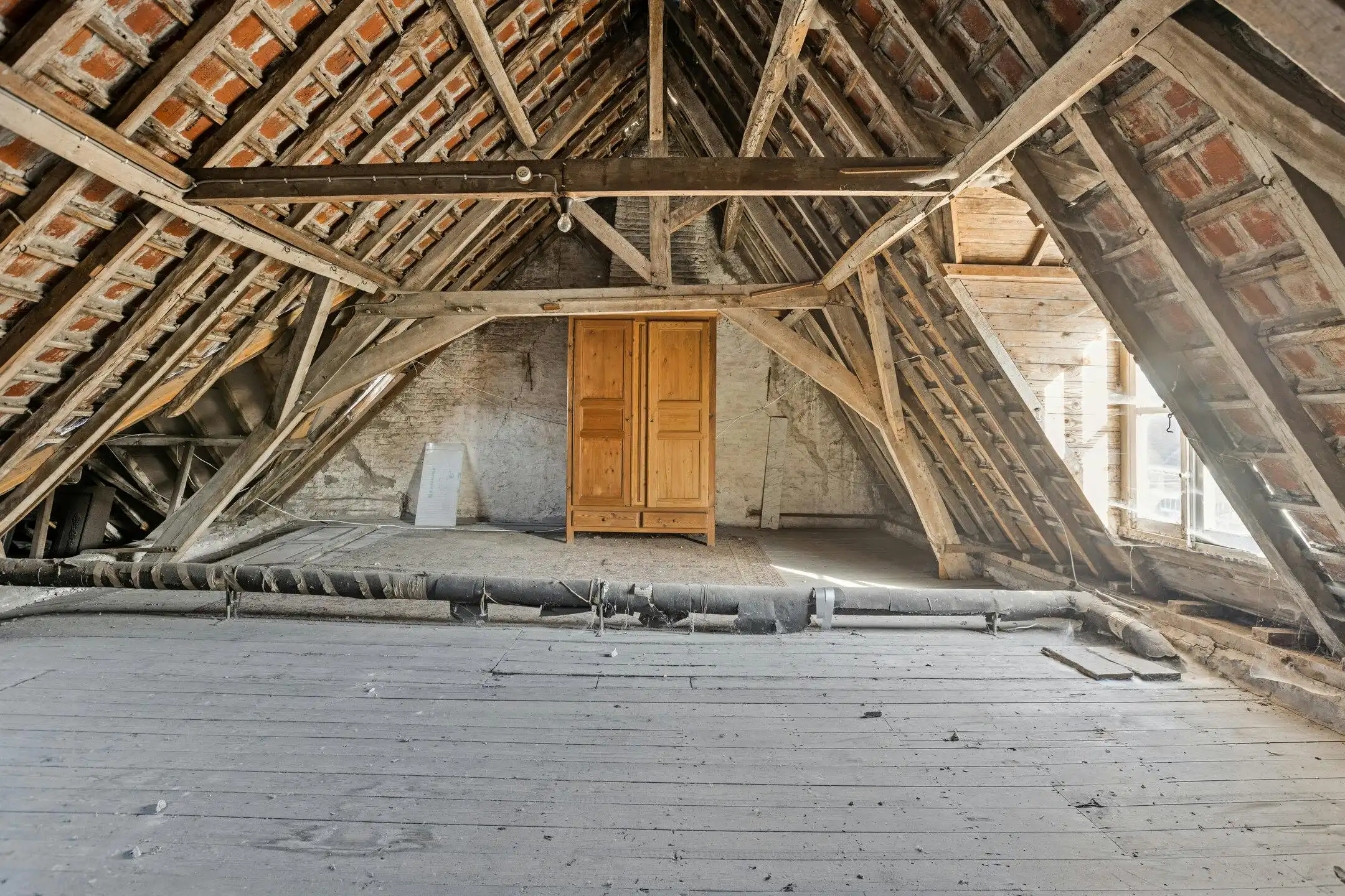 Handelspand met woning in centrum Veurne. foto 31