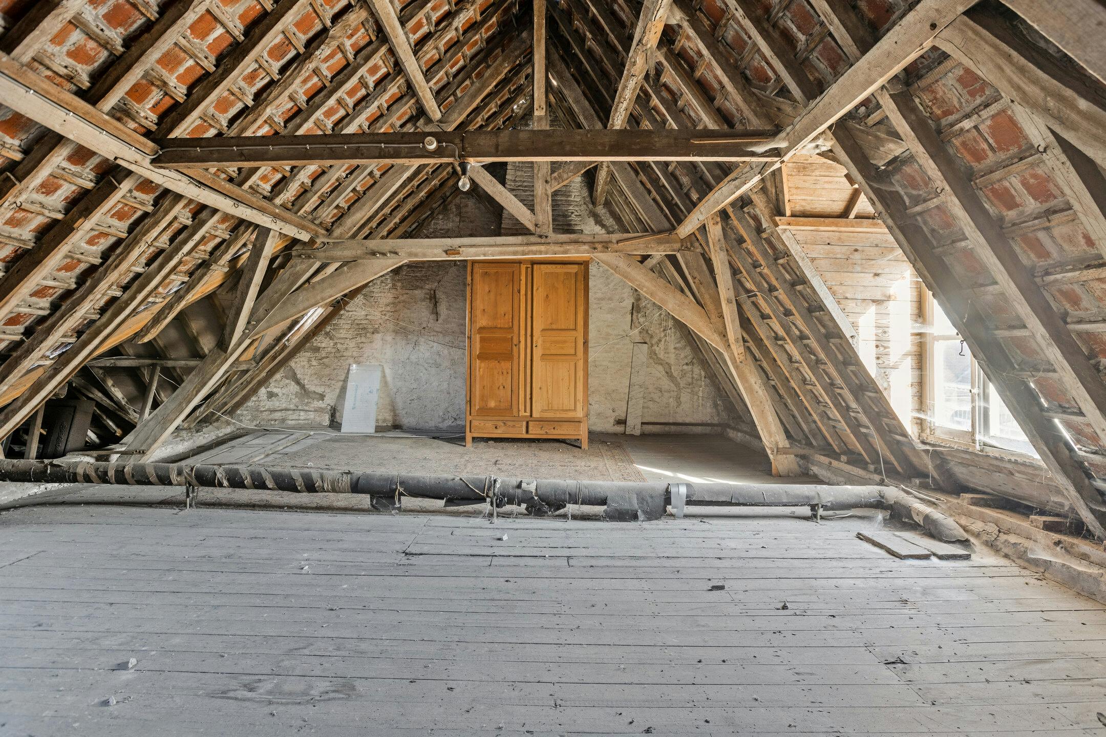 Handelspand met woning in centrum Veurne. foto 30
