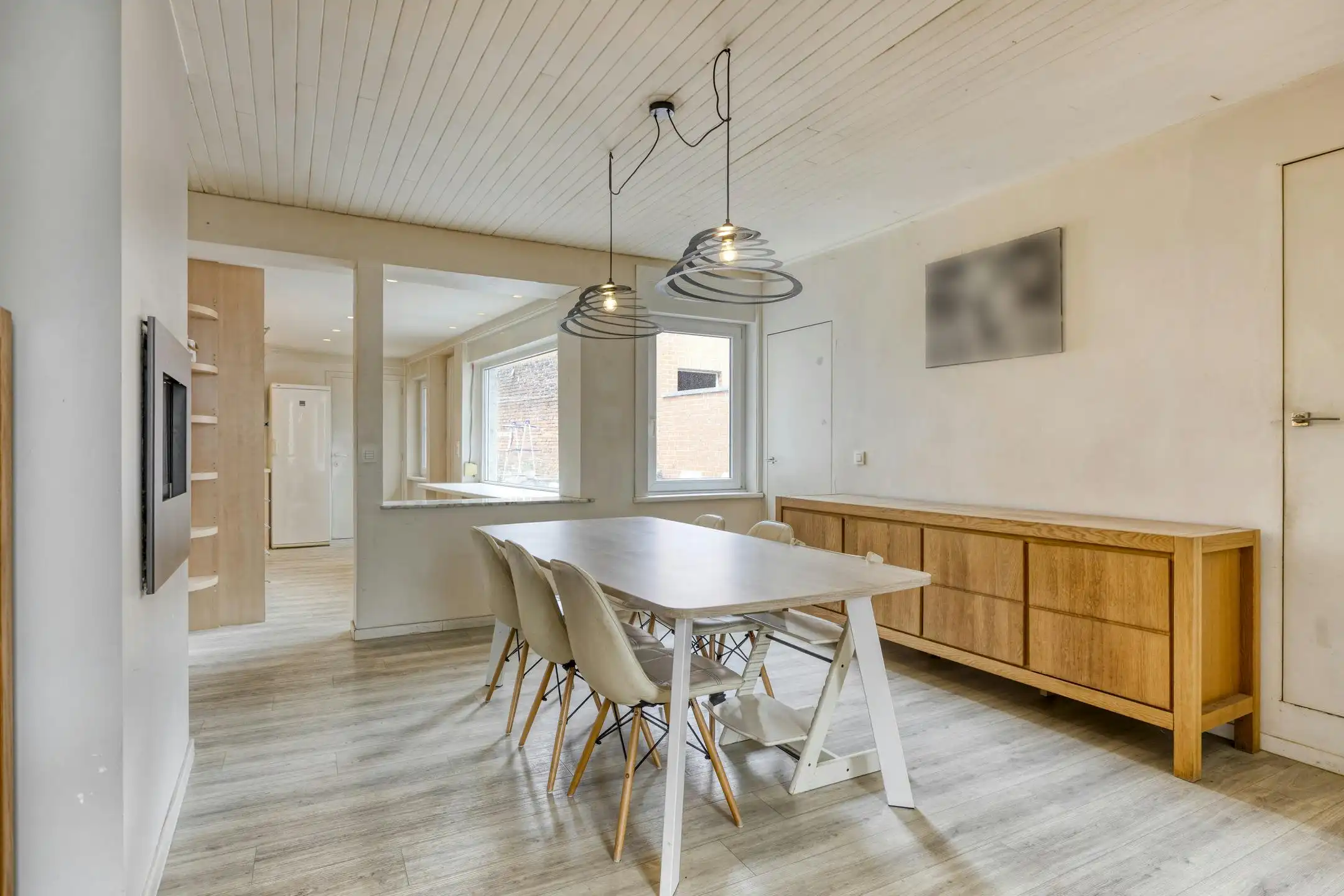 Gezinswoning met 4 slaapkamers en garage te koop in Stasegem!  foto 3