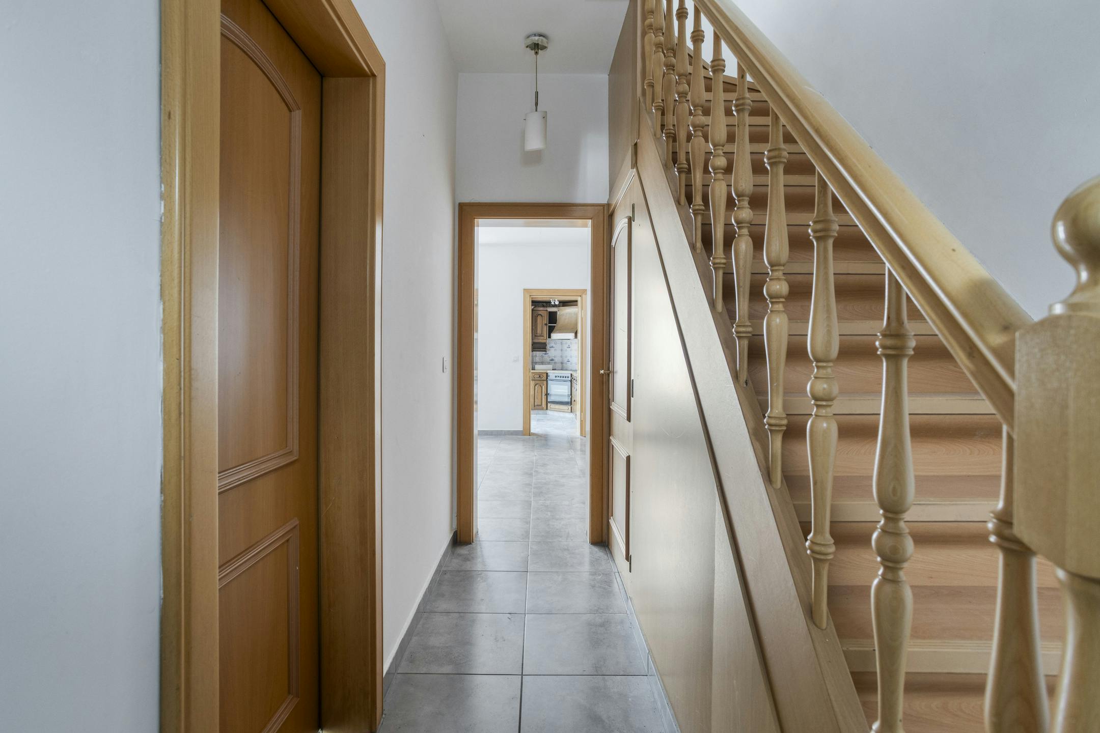 Huis met 5 slaapkamers te koop in het centrum van Roeselare foto 3