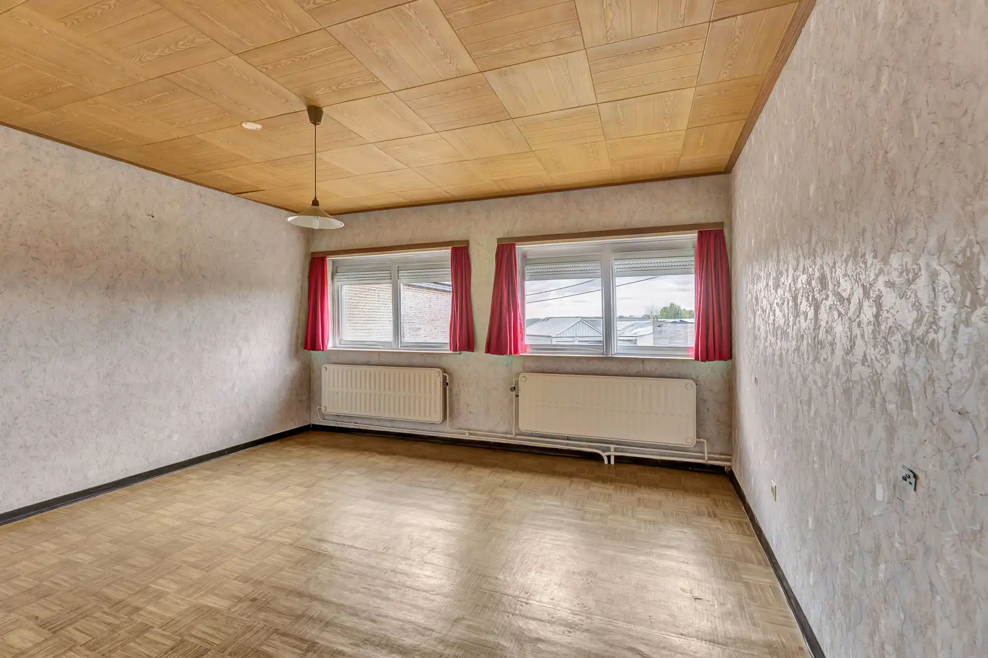 Te renoveren woning op 3a36ca met 3 slaapkamers en garage foto 11