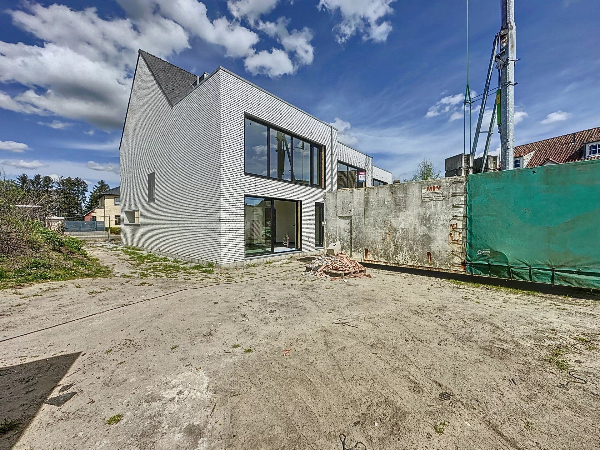 3 geschakelde woningen met tuin. Luxe afwerking! foto 4
