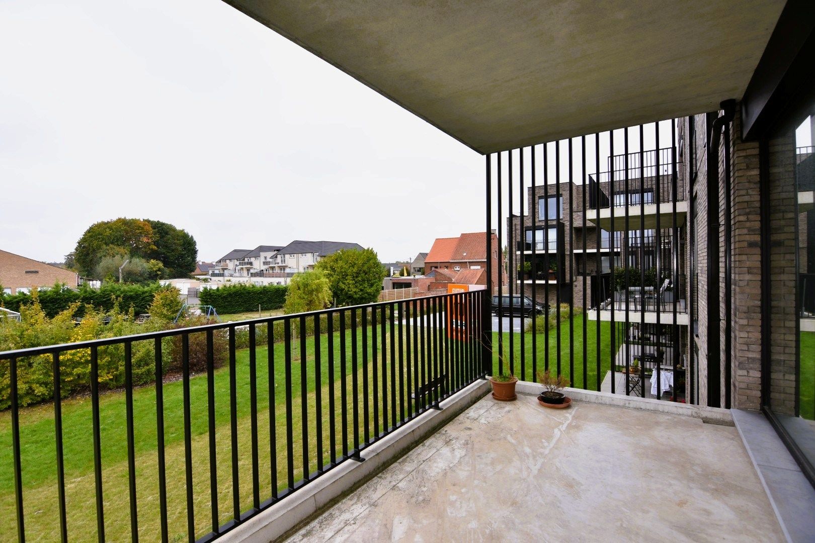 Lichtrijk 2-slpk appartement met ruim terras foto 5