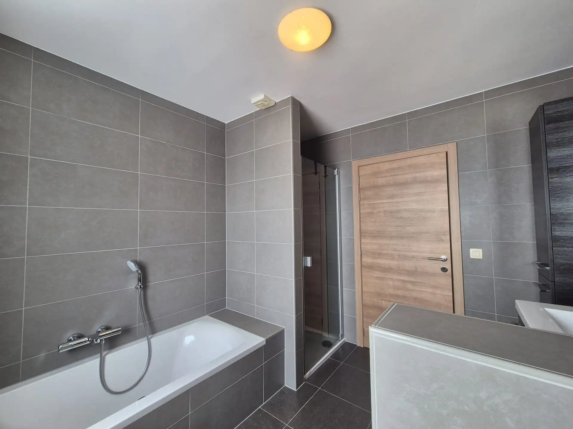 Mooi en prima gelegen ruime woning met tuin. foto 27